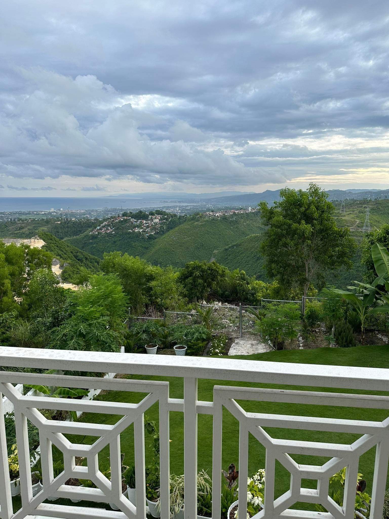 House and Lot For Sale with Spectacular View