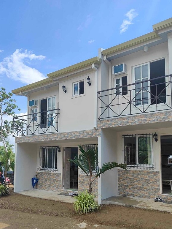 CEBU CITY GRAND RESIDENCES TOWNHOUSES