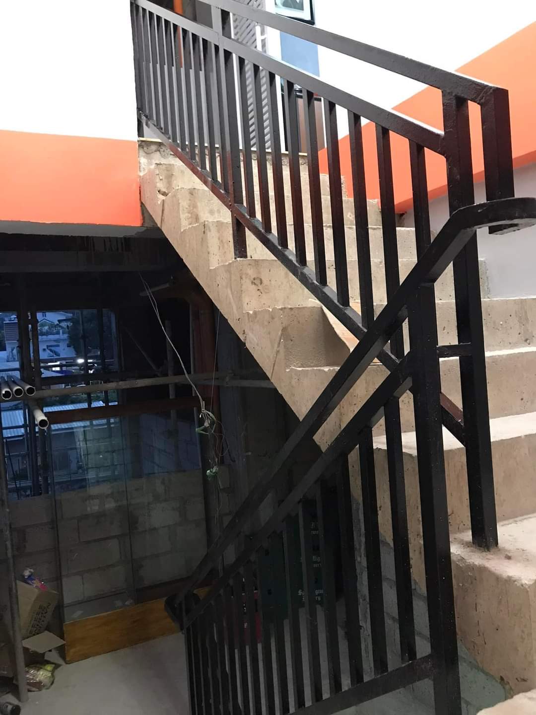 COMMERCIAL BUILDING WITH ROOF DECK FOR SALE