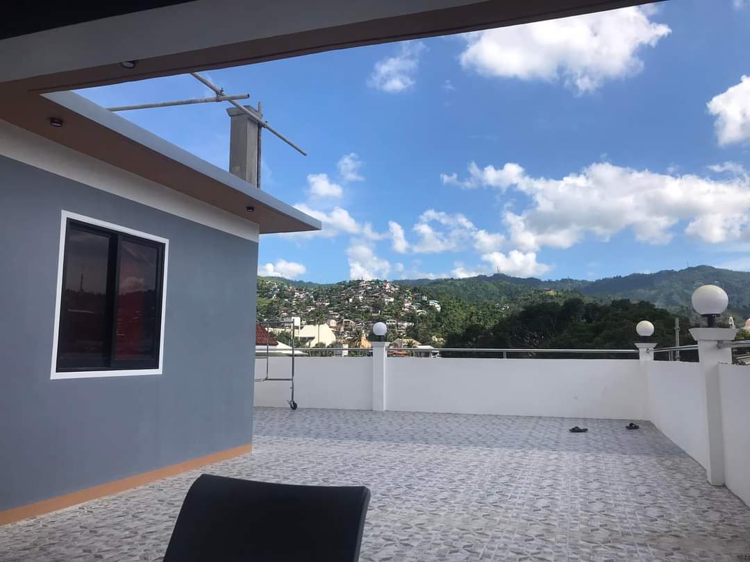 COMMERCIAL BUILDING WITH ROOF DECK FOR SALE