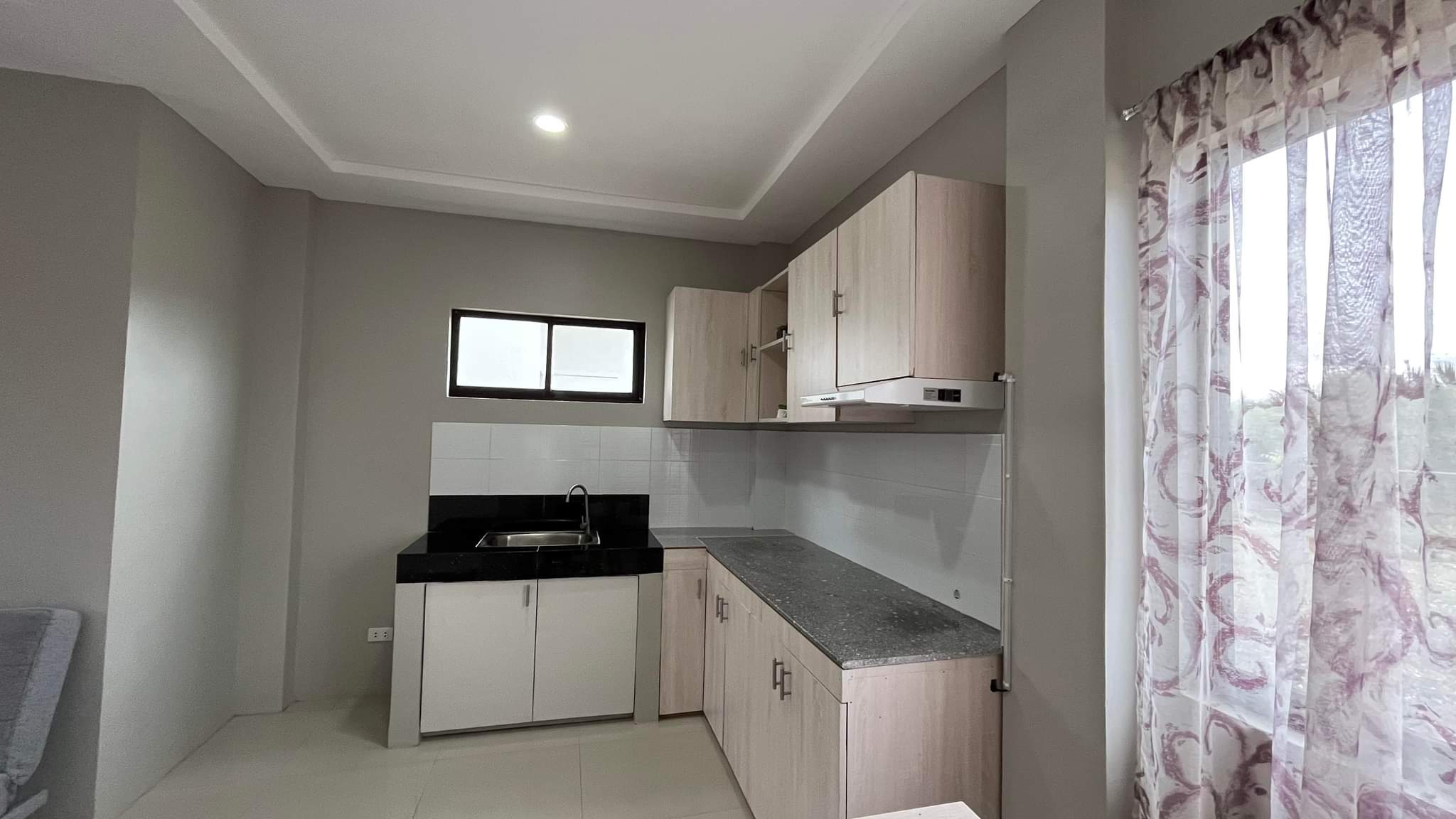 NEWLY TURNOVER SINGLE DETACHED UNIT IN ELIZABETH HOMES