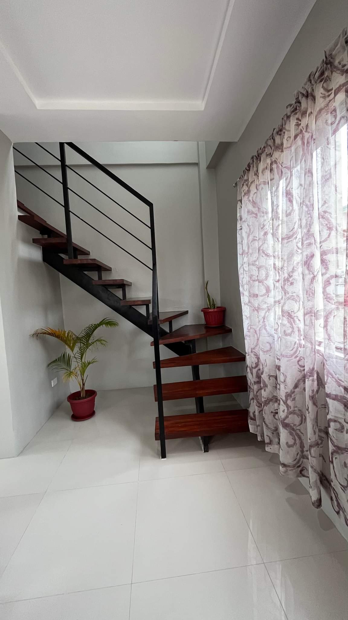 NEWLY TURNOVER SINGLE DETACHED UNIT IN ELIZABETH HOMES