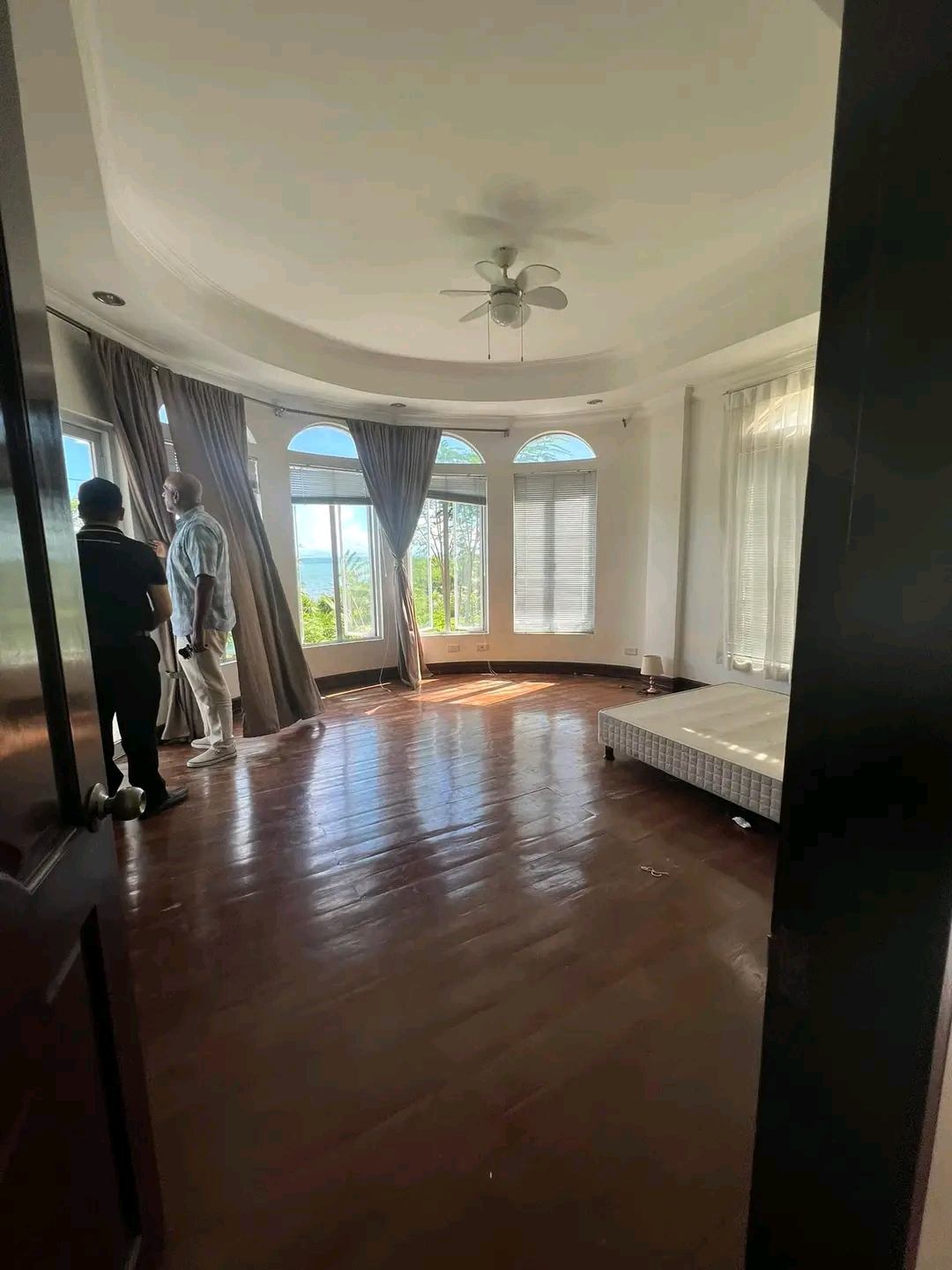 RUSH SALE Beachfront 5BR SINGLE DETACHED HOUSE & LOT AT FONTE DI VERSAILIS, MINGLA