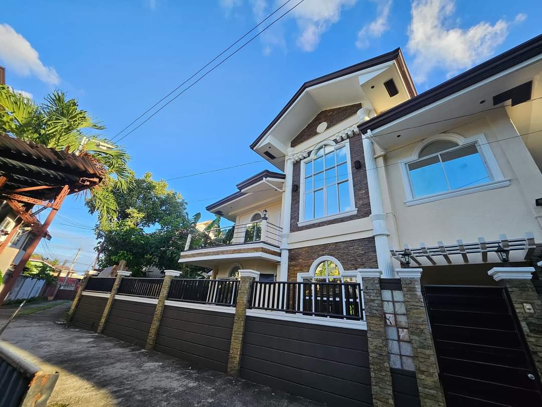 FOR SALE ONLY 12M NET 3 STOREY HOUSE AND LOT (Newly Renovated)