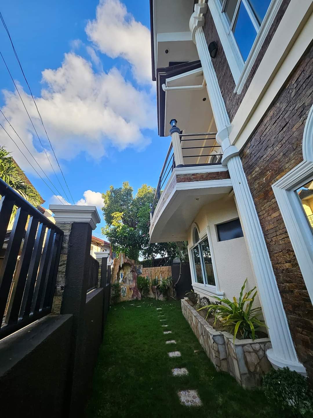 FOR SALE ONLY 12M NET 3 STOREY HOUSE AND LOT (Newly Renovated)