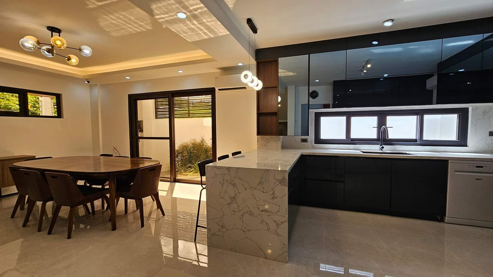 HOUSE AND LOT FOR SALE IN PACIFIC HEIGHTS