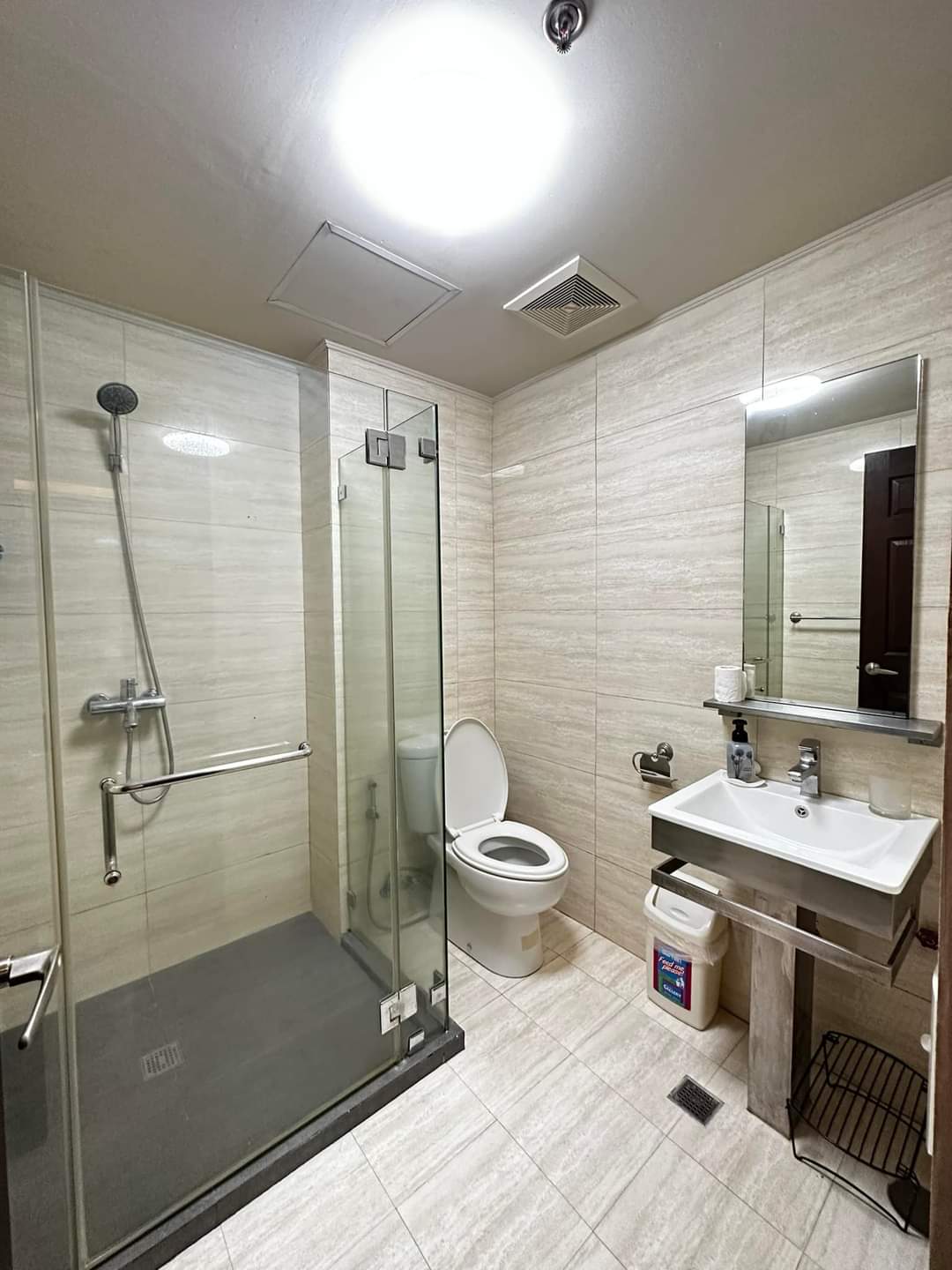 FOR SALE 3BR FULLY FURNISHED IN AVALON FACING AYALA MALL Copy