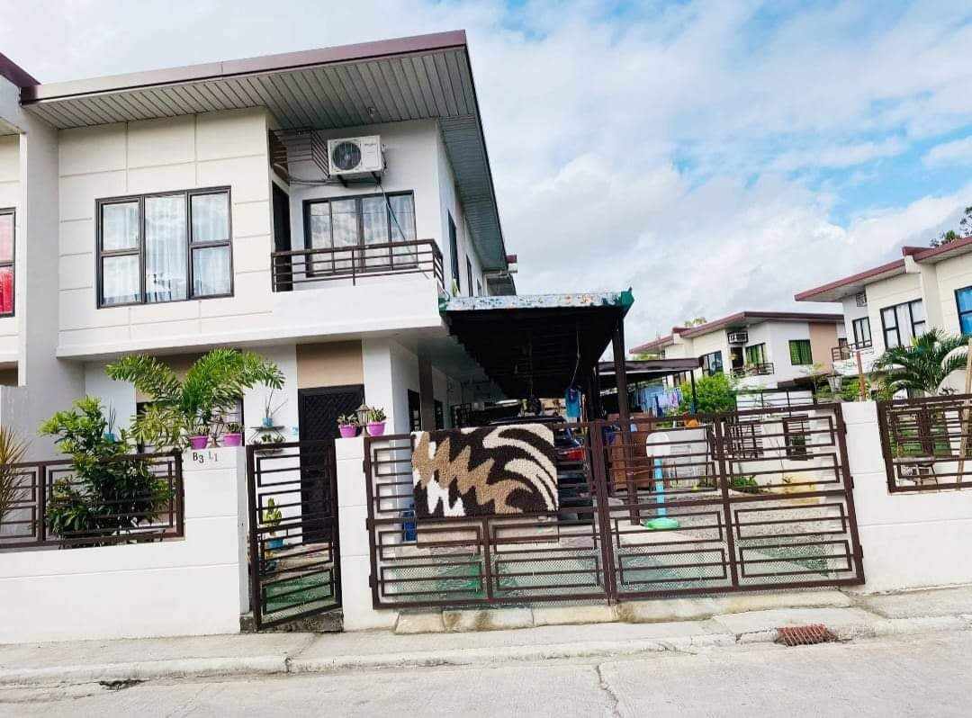 FOR SALE FULLY FURNISHED TWO STOREY CORNER UNIT HOUSE IN MANDAUE