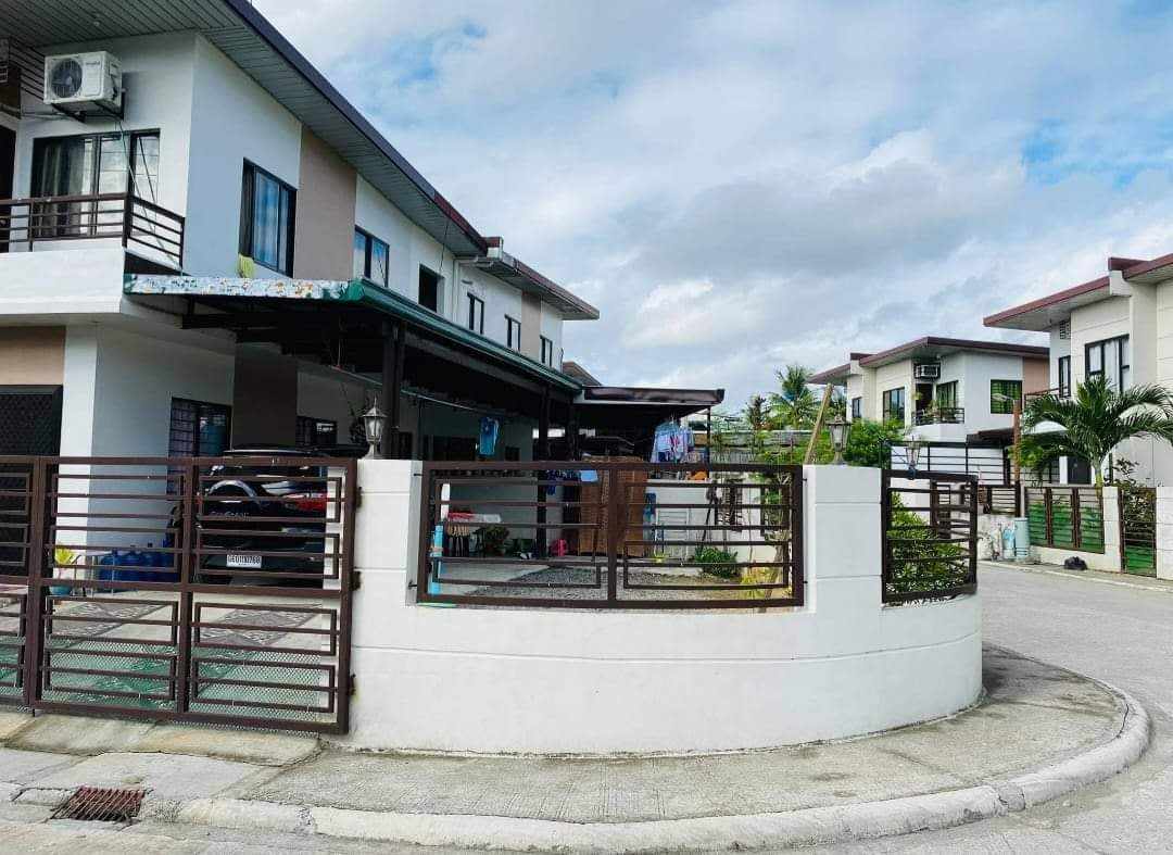 FOR SALE FULLY FURNISHED TWO STOREY CORNER UNIT HOUSE IN MANDAUE
