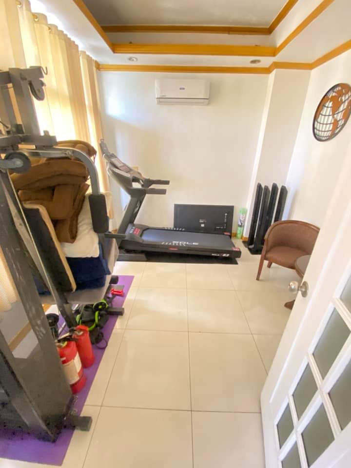 FOR RENT RESIDENTIAL/ COMMERCIAL 5-STOREY BUILDING