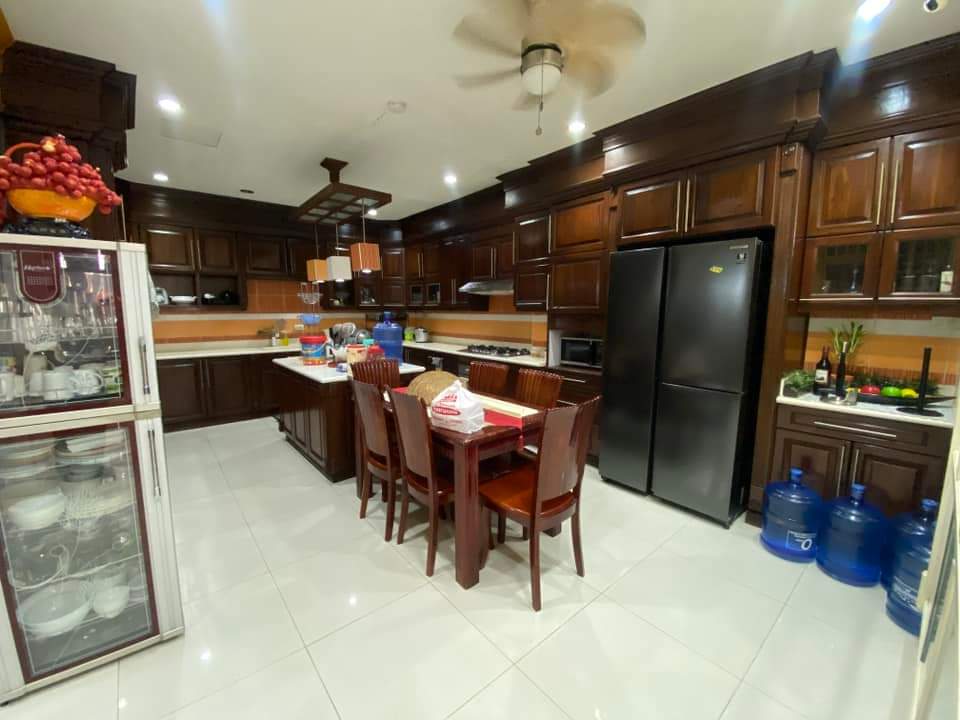 FOR RENT RESIDENTIAL/ COMMERCIAL 5-STOREY BUILDING