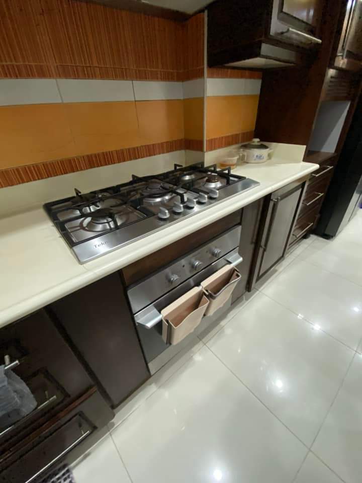 FOR RENT RESIDENTIAL/ COMMERCIAL 5-STOREY BUILDING