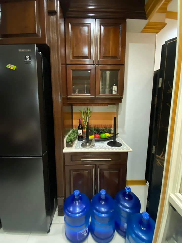 FOR RENT RESIDENTIAL/ COMMERCIAL 5-STOREY BUILDING