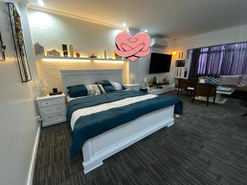 FOR RENT RESIDENTIAL/ COMMERCIAL 5-STOREY BUILDING