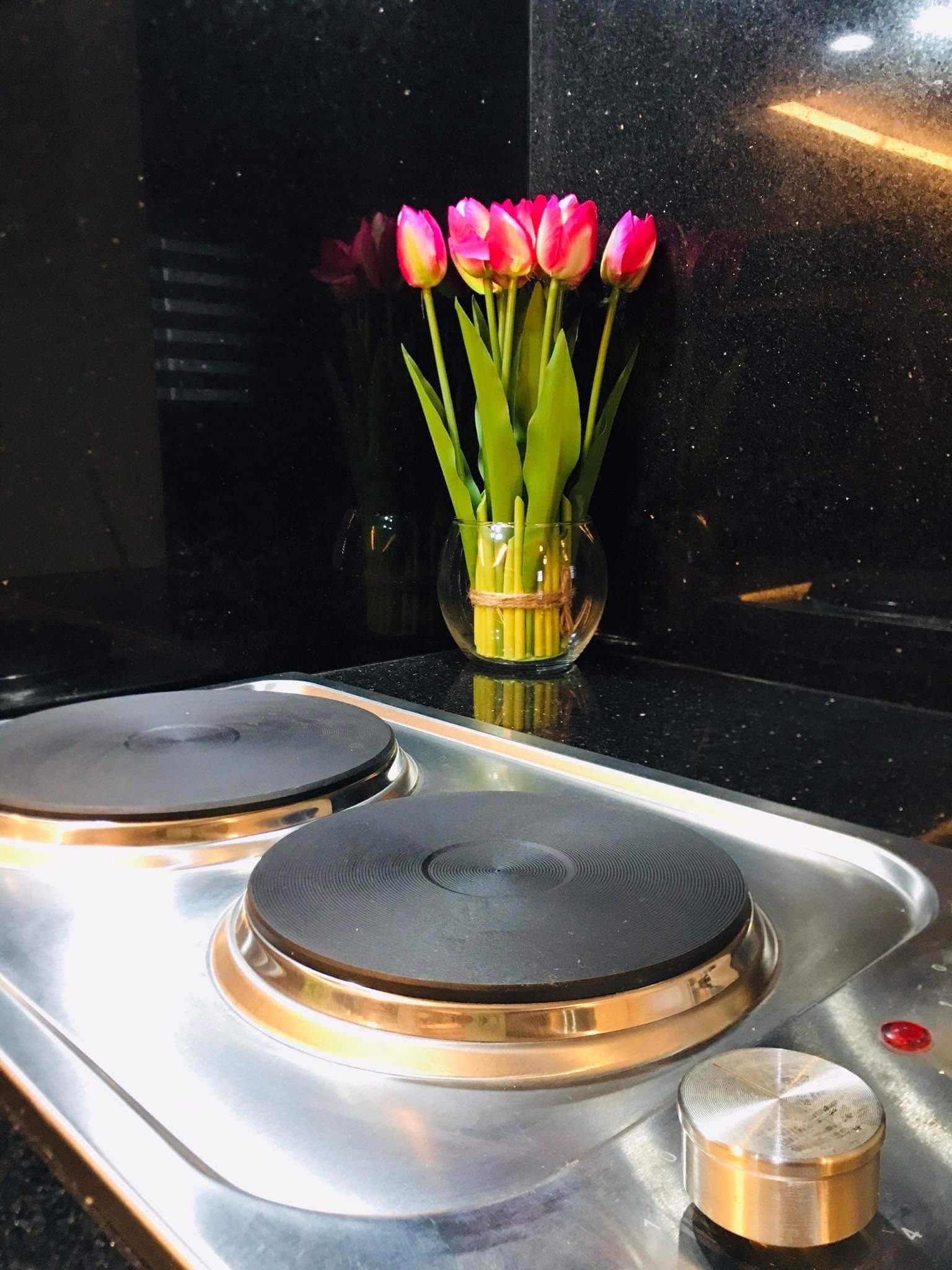 FOR RENT FULLY FURNISHED 30SQM 1BR WITH BALCONY FACING AMENITIES IN ROYAL OCEAN CREST MACTAN