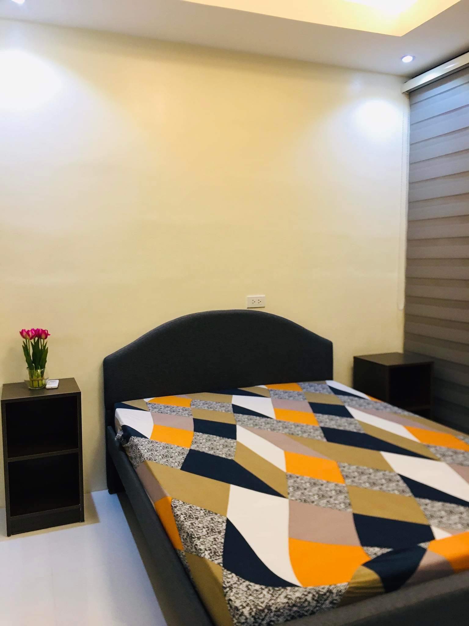 FOR RENT FULLY FURNISHED 30SQM 1BR WITH BALCONY FACING AMENITIES IN ROYAL OCEAN CREST MACTAN