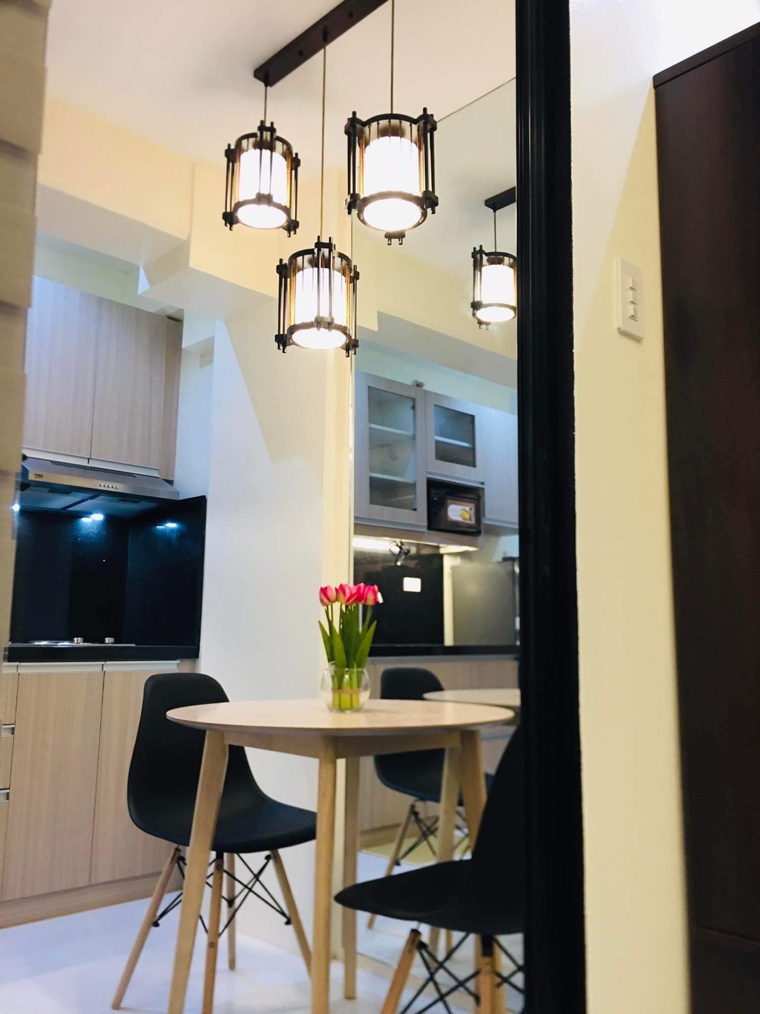 FOR RENT FULLY FURNISHED 30SQM 1BR WITH BALCONY FACING AMENITIES IN ROYAL OCEAN CREST MACTAN