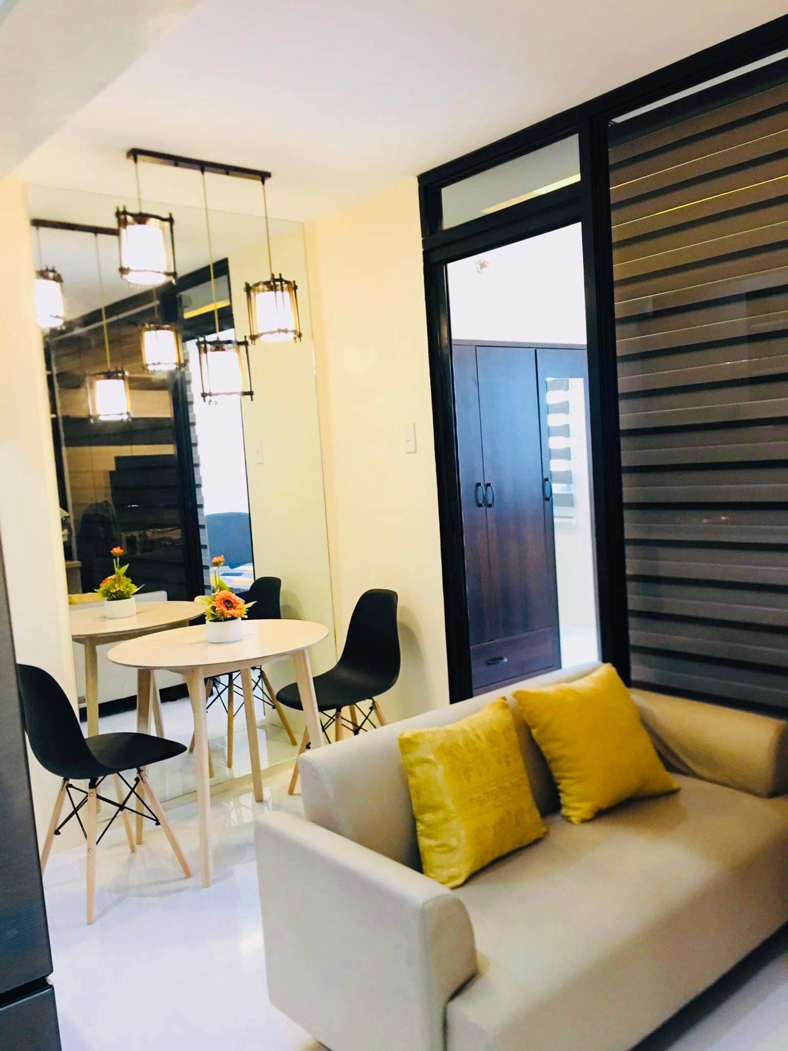 FOR RENT FULLY FURNISHED 30SQM 1BR WITH BALCONY FACING AMENITIES IN ROYAL OCEAN CREST MACTAN