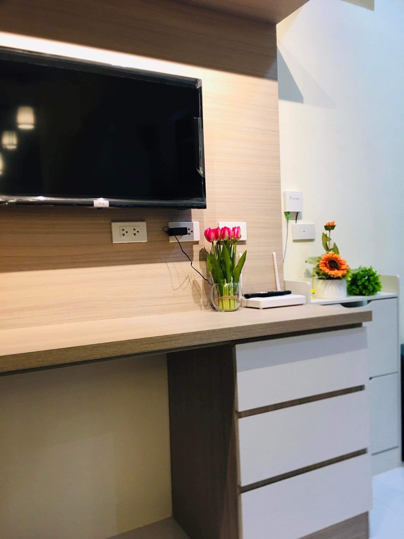 FOR RENT FULLY FURNISHED 30SQM 1BR WITH BALCONY FACING AMENITIES IN ROYAL OCEAN CREST MACTAN