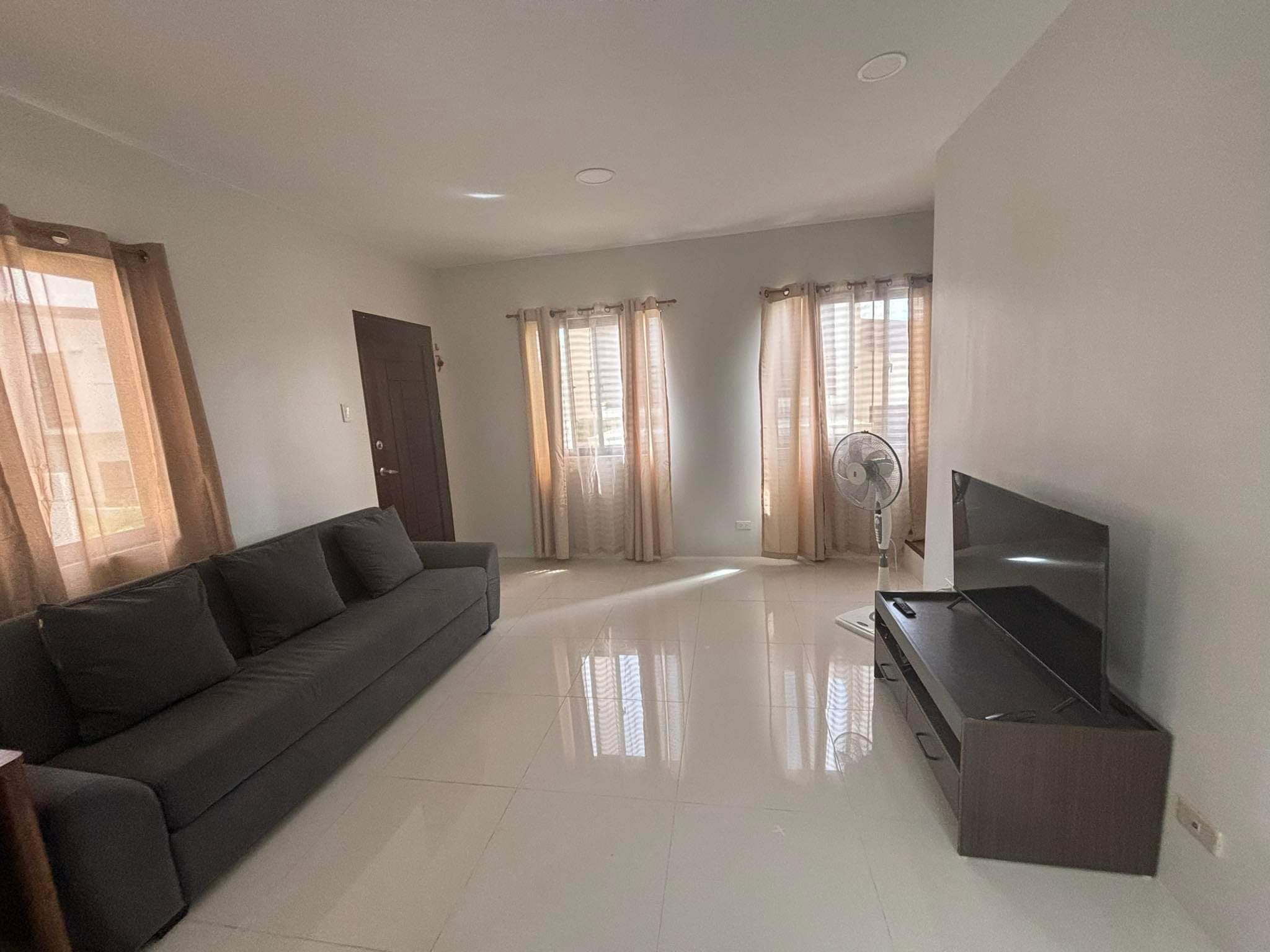 HOUSE FOR RENT BAY ANG