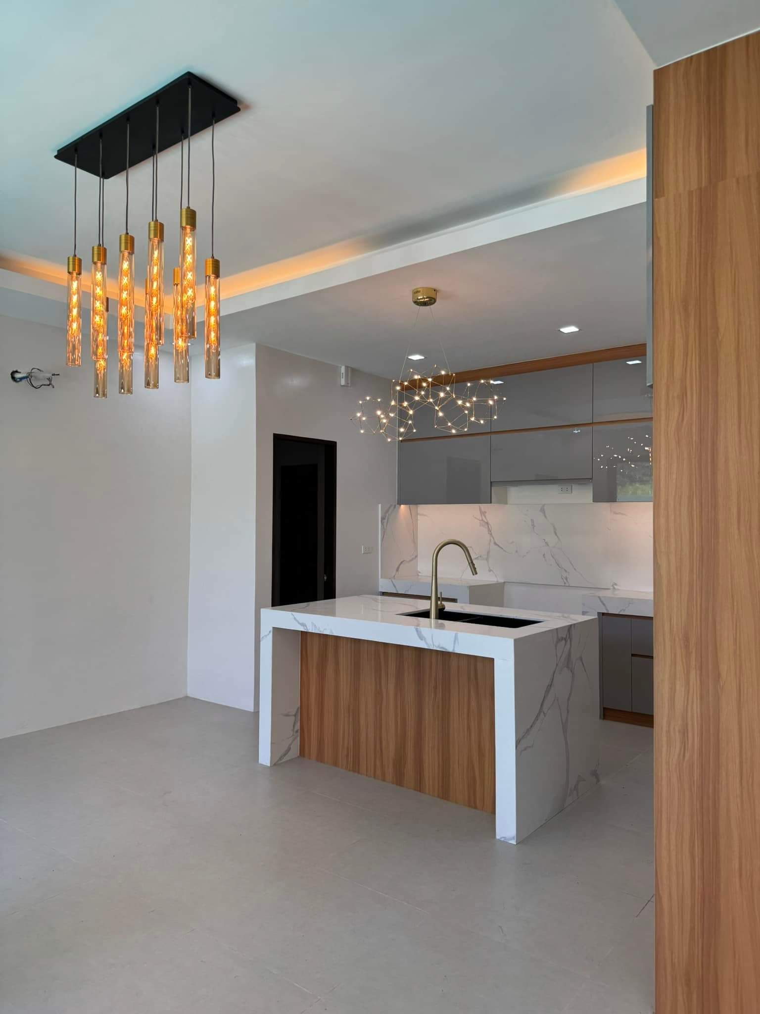 3 STOREY HOUSE IN ROYALE