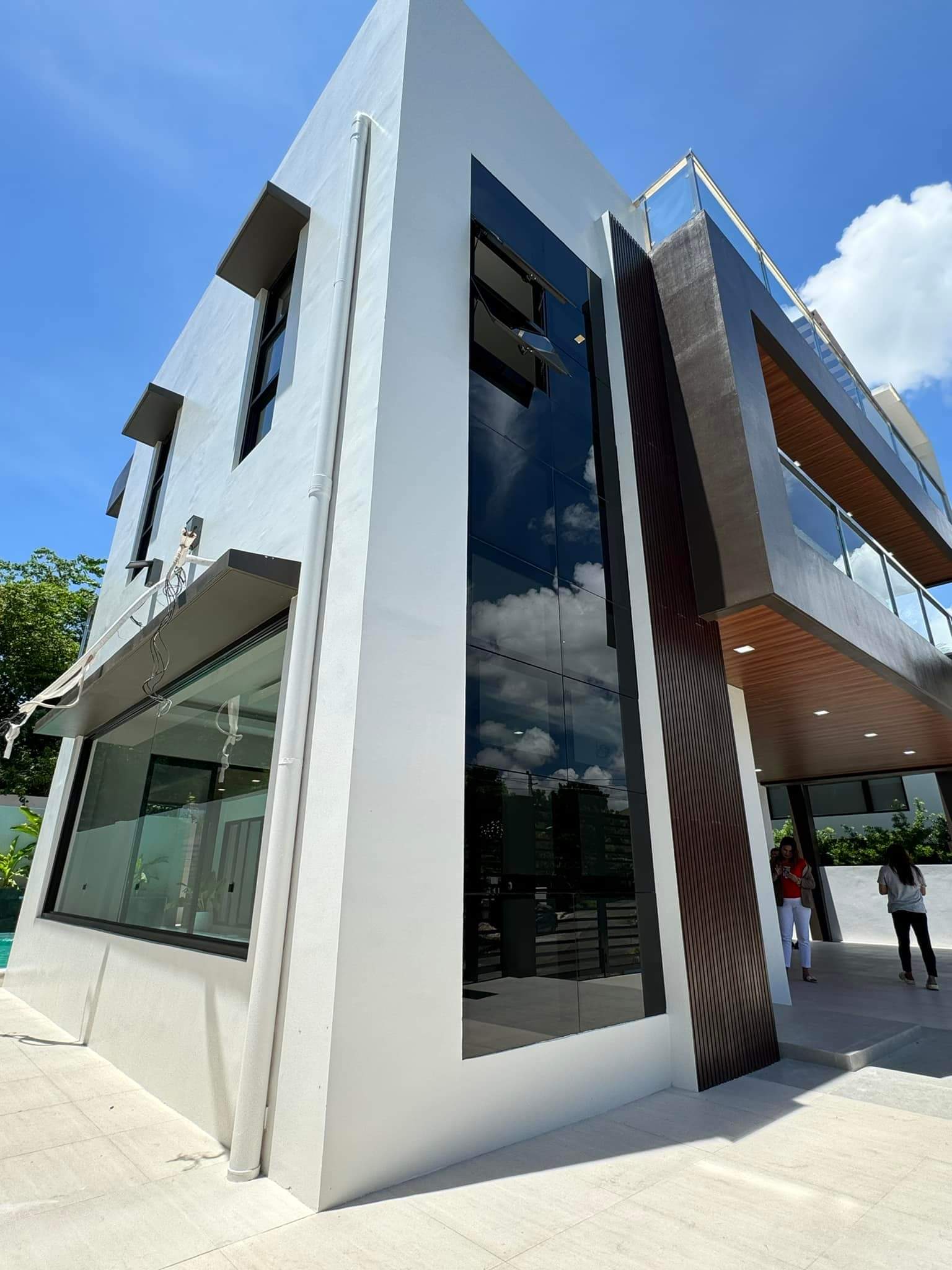 3 STOREY HOUSE IN ROYALE