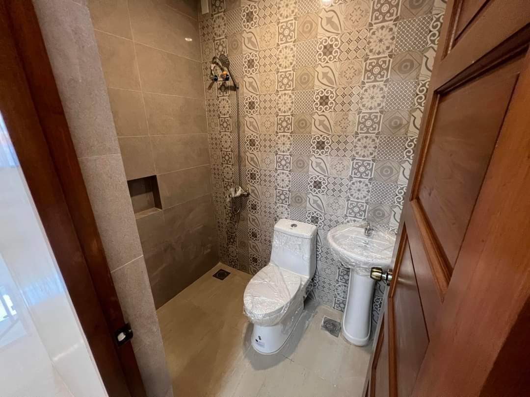 BRAND NEW HOUSE IN DIVINE  LAHUG