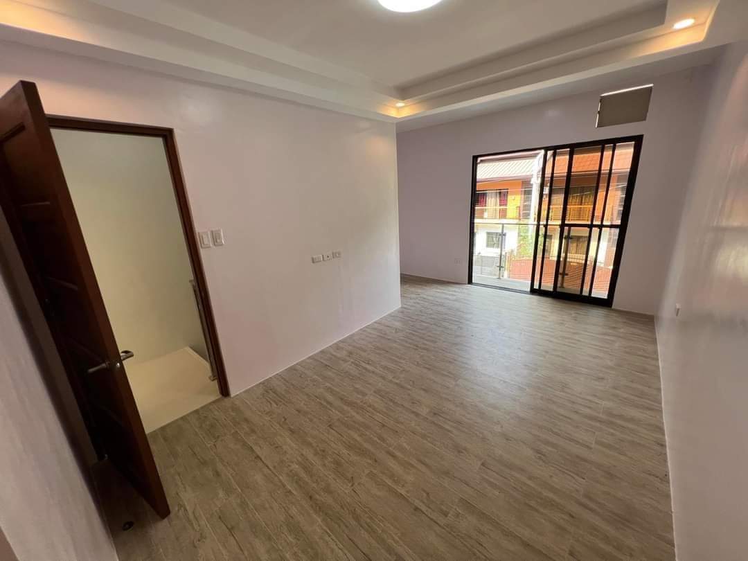 BRAND NEW HOUSE IN DIVINE  LAHUG