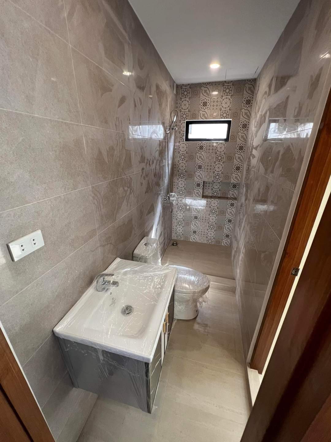 BRAND NEW HOUSE IN DIVINE  LAHUG