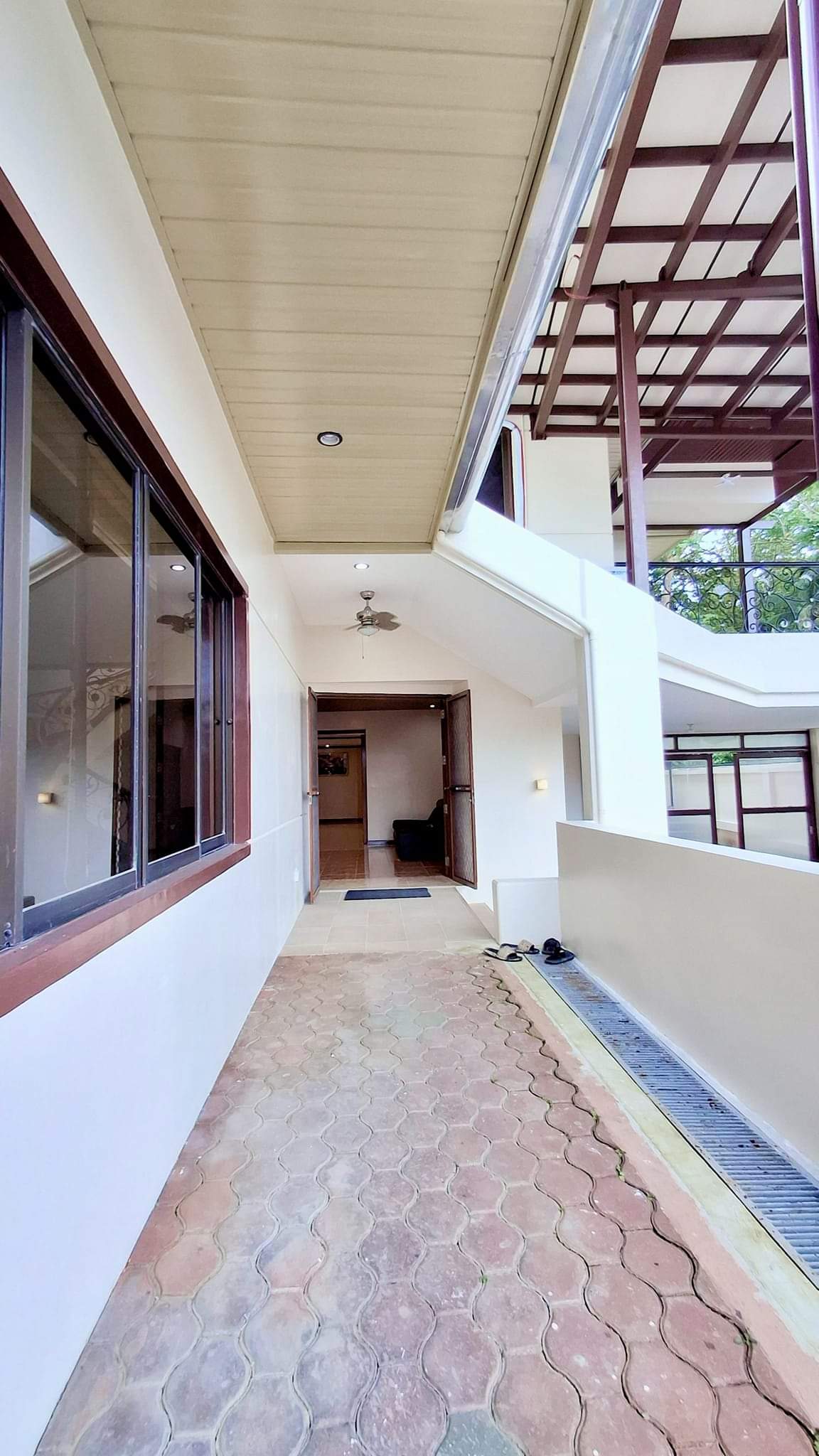 TWO STOREY HOUSE FOR RENT IN BANILAD