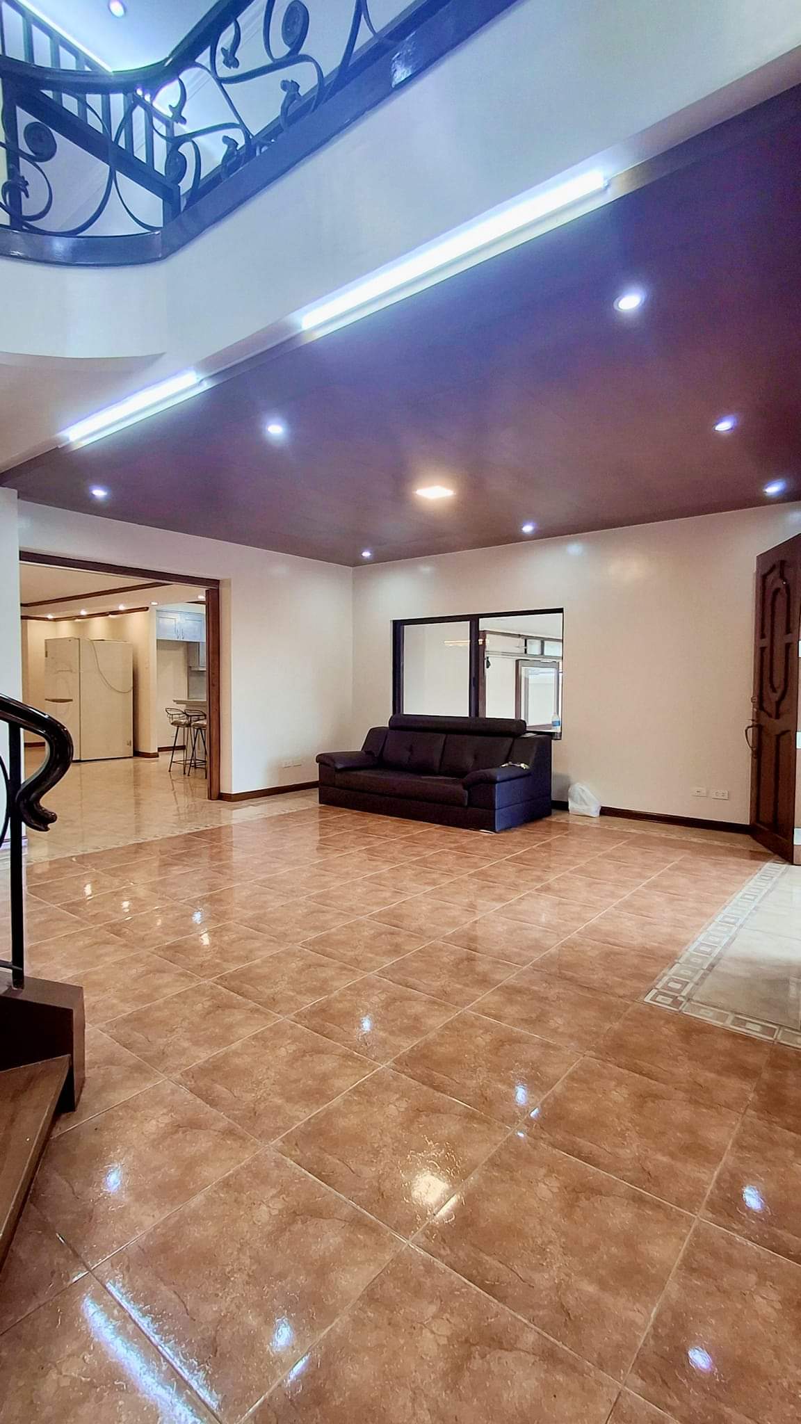 TWO STOREY HOUSE FOR RENT IN BANILAD