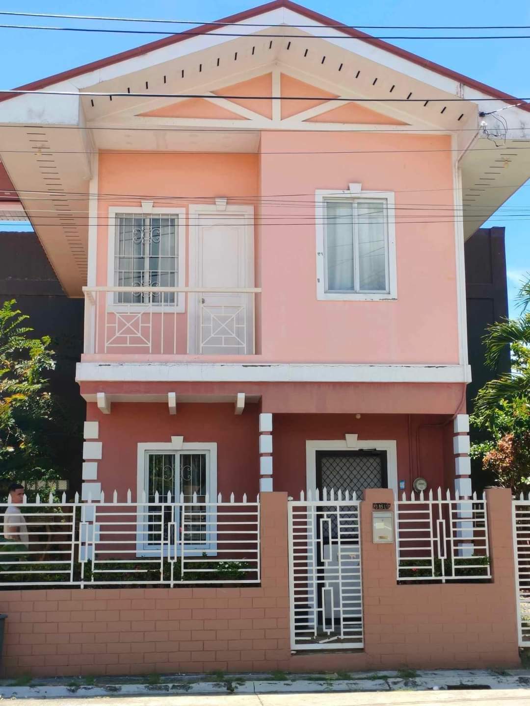 SEMI FURNISHED SINGLE DETACHED HOUSE FOR RENT IN GARDEN BLOOMS