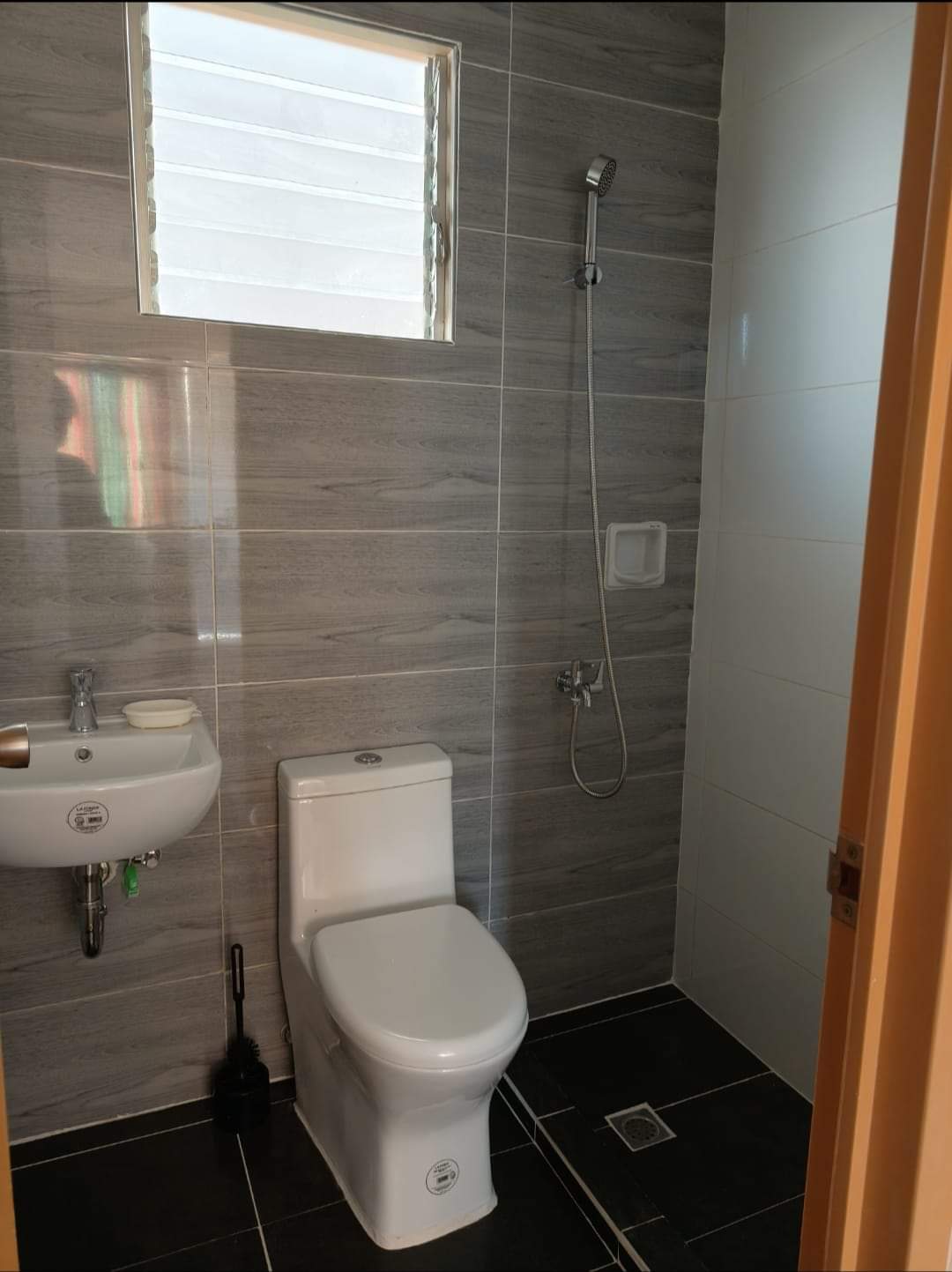 SEMI FURNISHED SINGLE DETACHED HOUSE FOR RENT IN GARDEN BLOOMS