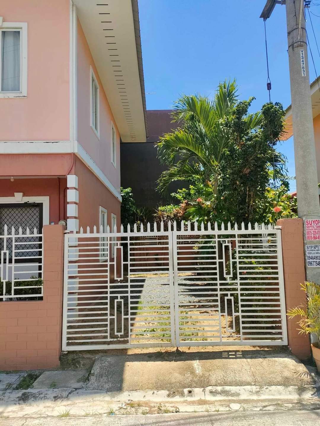 SEMI FURNISHED SINGLE DETACHED HOUSE FOR RENT IN GARDEN BLOOMS