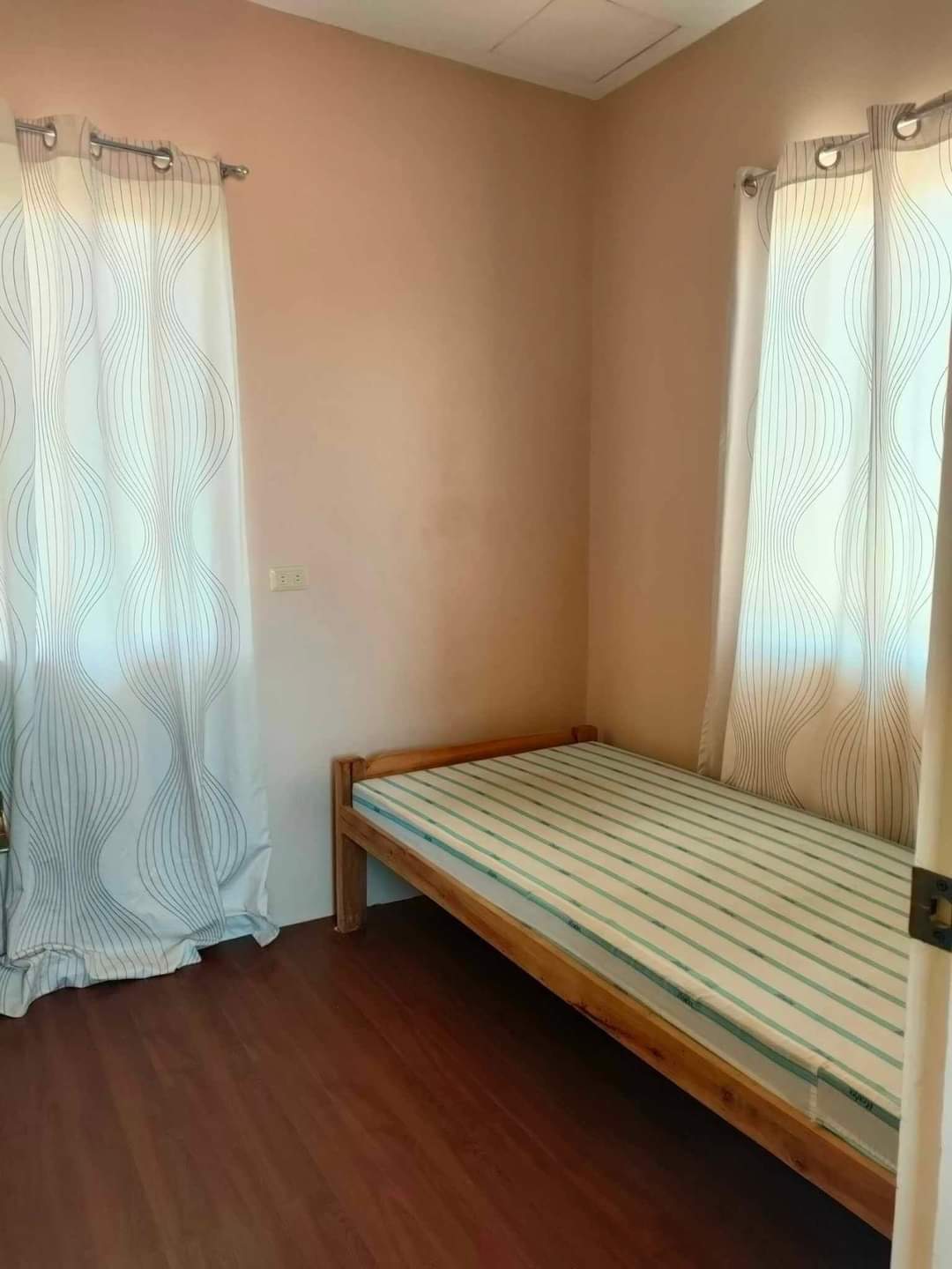 SEMI FURNISHED SINGLE DETACHED HOUSE FOR RENT IN GARDEN BLOOMS