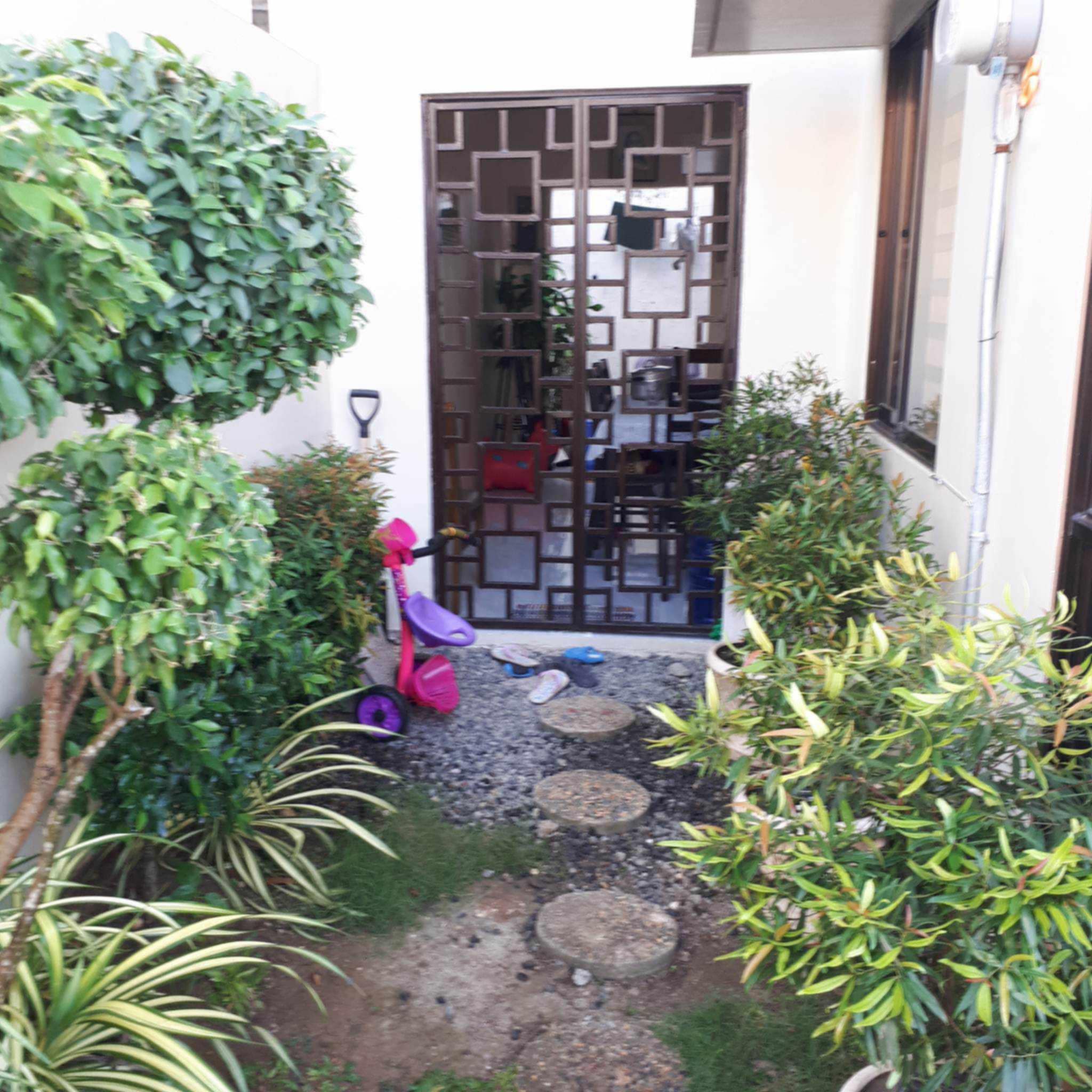 FURNISHED SINGLE DETACHED HOUSE IN SERENIS FOR SALE