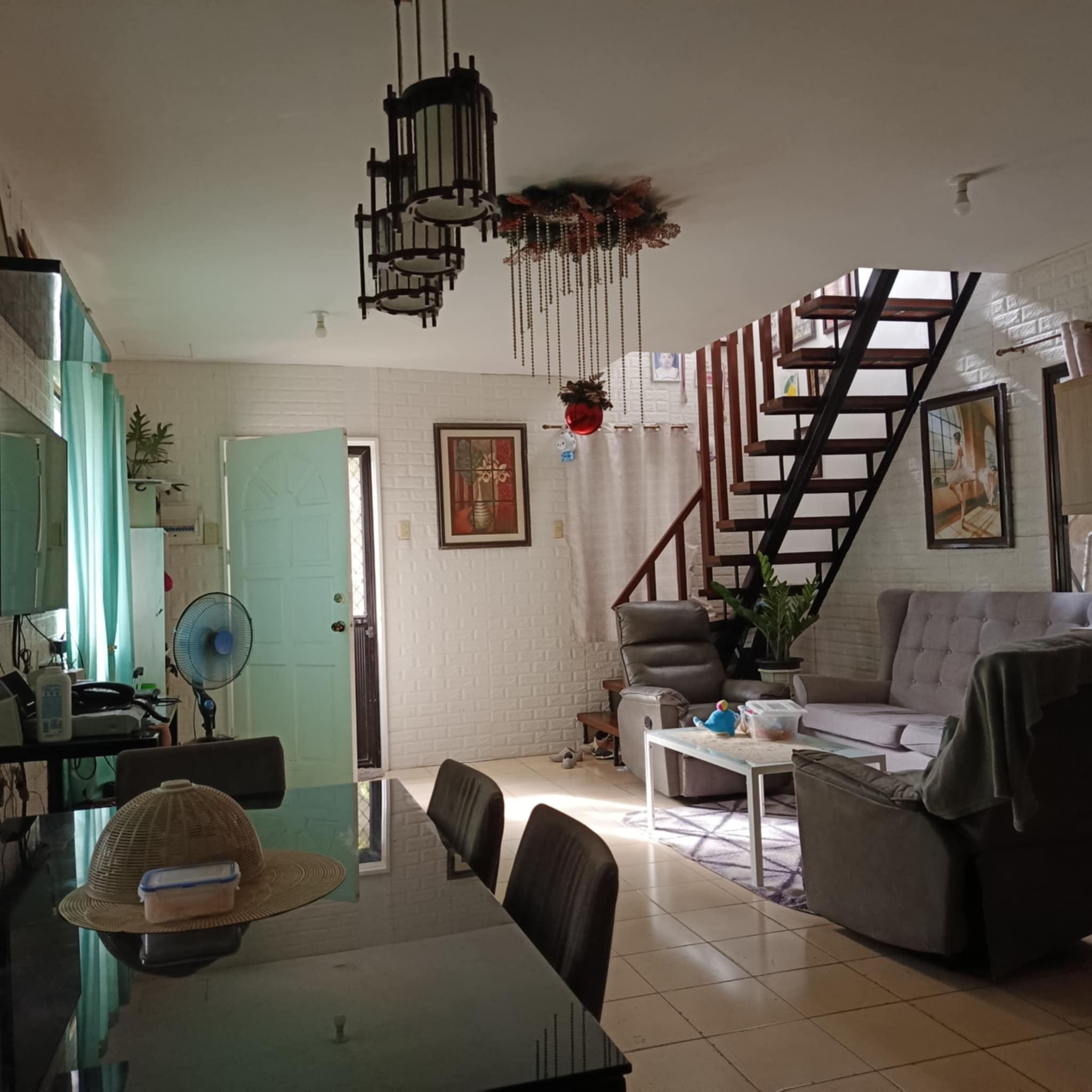 HOUSE AND LOT INSIDE GARDEN BLOOMS LILOAN FOR SALE