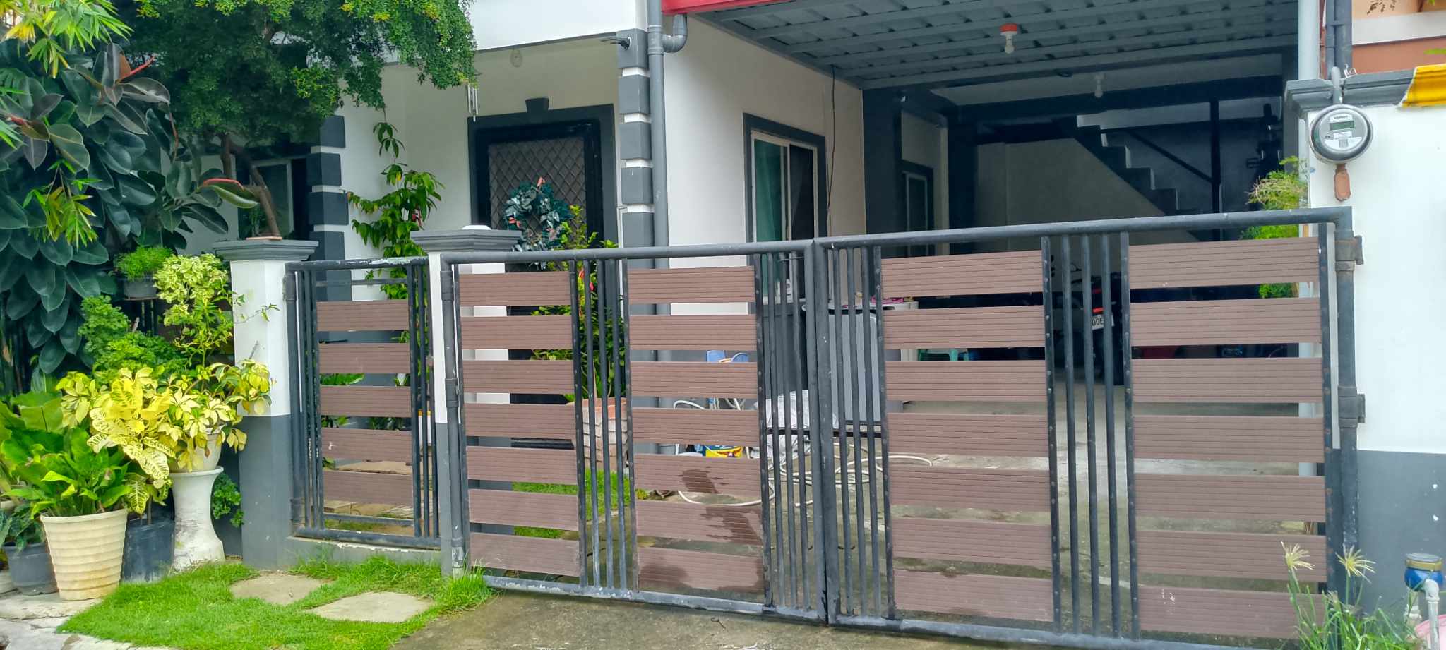 HOUSE AND LOT INSIDE GARDEN BLOOMS LILOAN FOR SALE