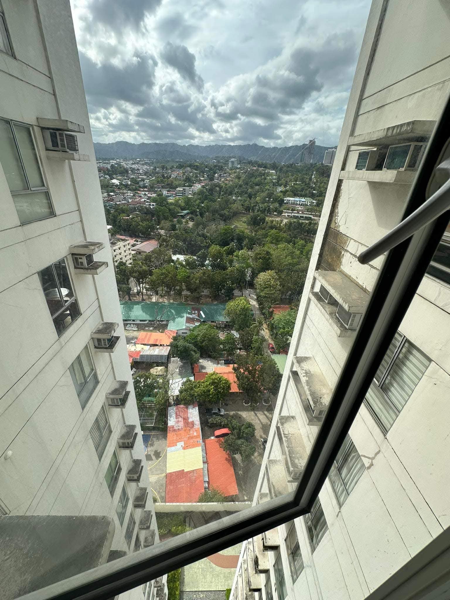 RUSH SACRIFICE SALE CONDO IN AVIDA TOWER 1