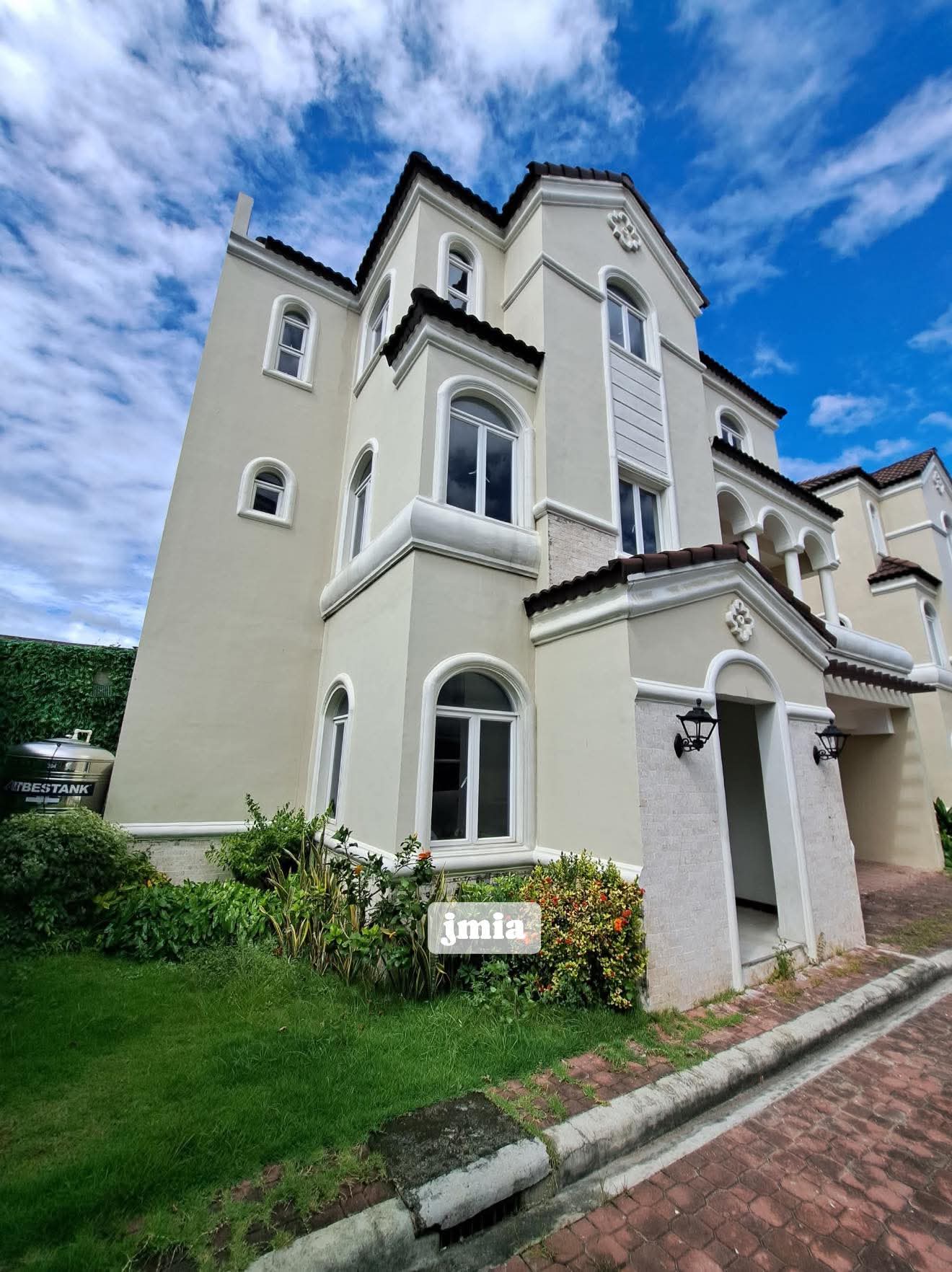 THREE STOREY FURNISHED HOUSE FOR SALE IN GUADALUPE CEBU