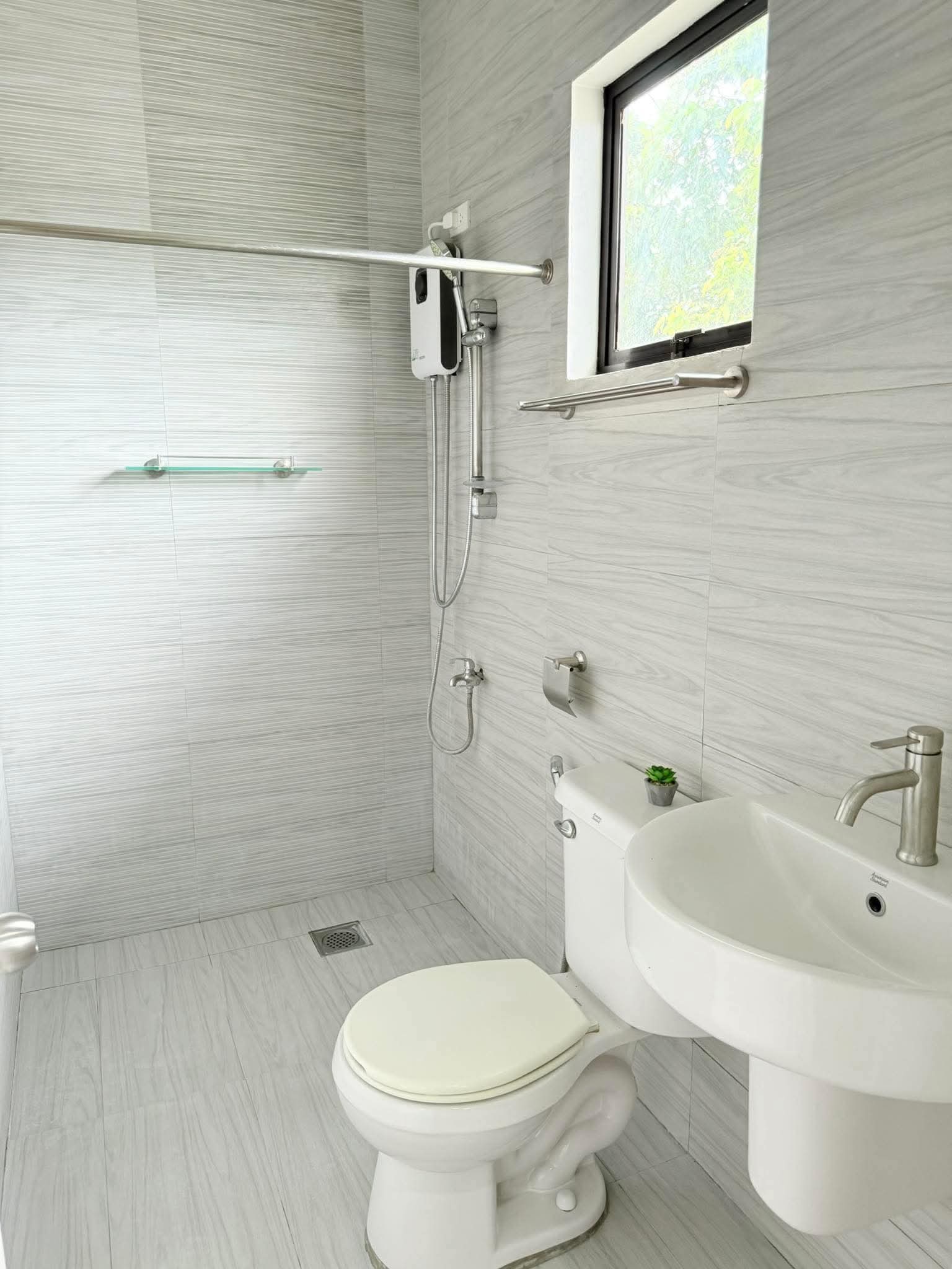 FOUR BEDROOMS HOUSE FOR RENT NEAR ATENEO DE CEBU