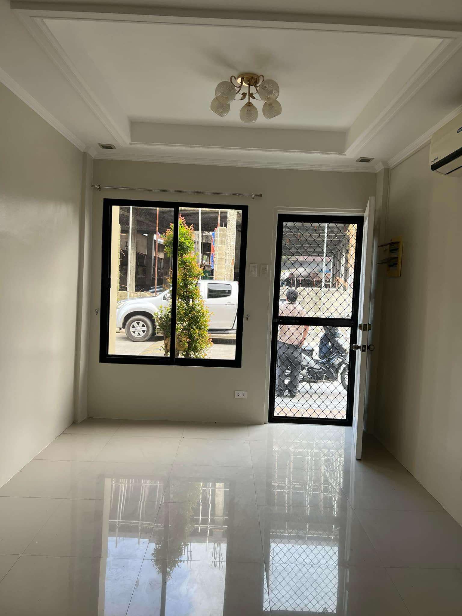 FOR RENT UNFURNISHED TOWNHOUSE INSIDE MARIA ELENA RESIDENCES MANDAUE
