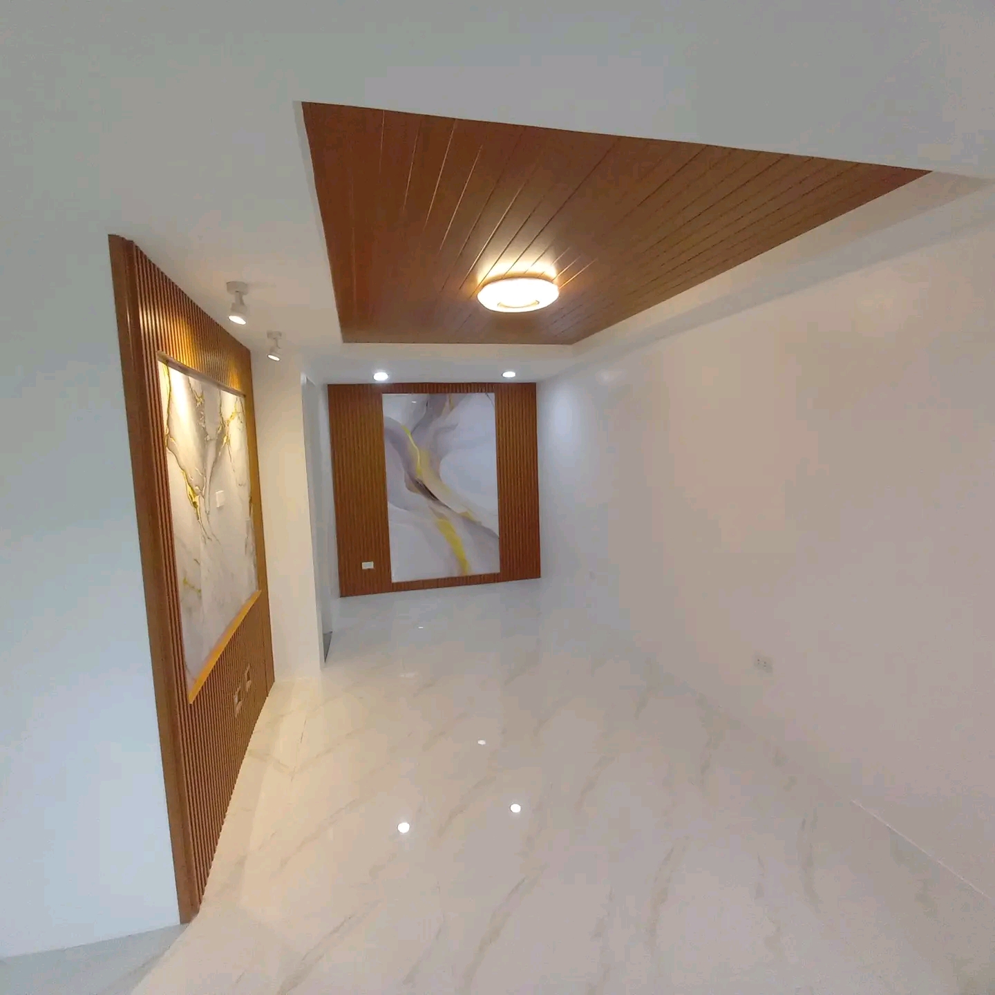 NEWLY RENOVATED TOWNHOUSE IN La BIENVINIDA SUBD FOR SALE