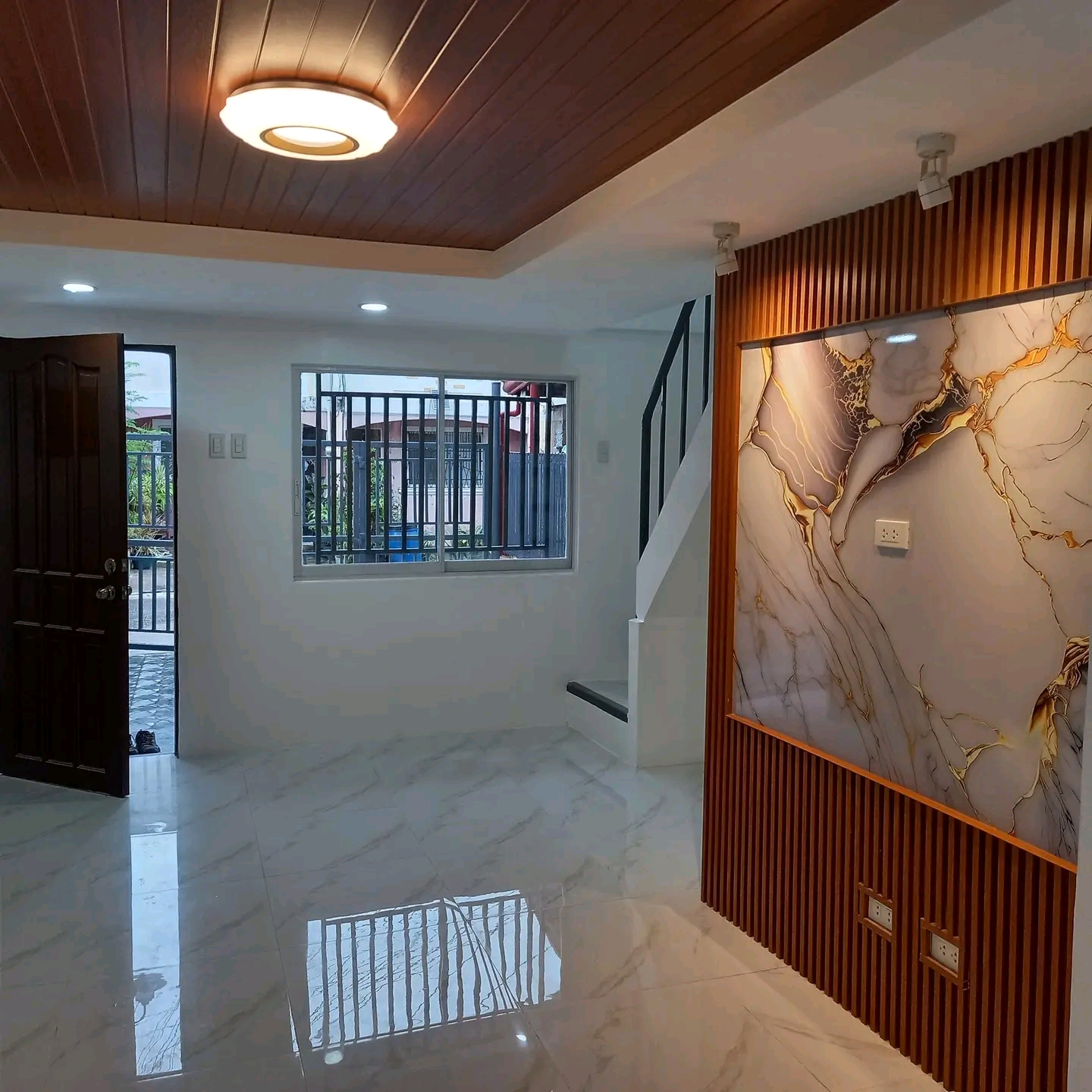 NEWLY RENOVATED TOWNHOUSE IN La BIENVINIDA SUBD FOR SALE