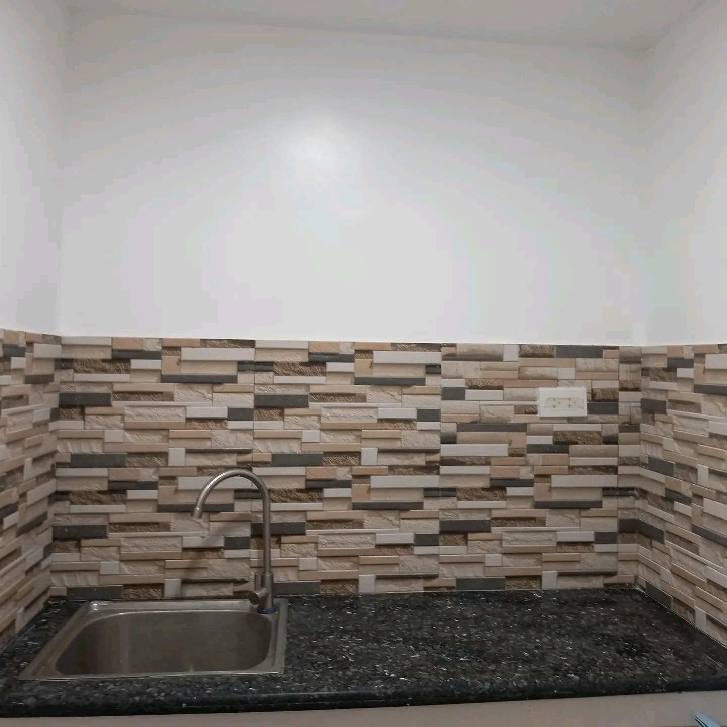 NEWLY RENOVATED TOWNHOUSE IN La BIENVINIDA SUBD FOR SALE