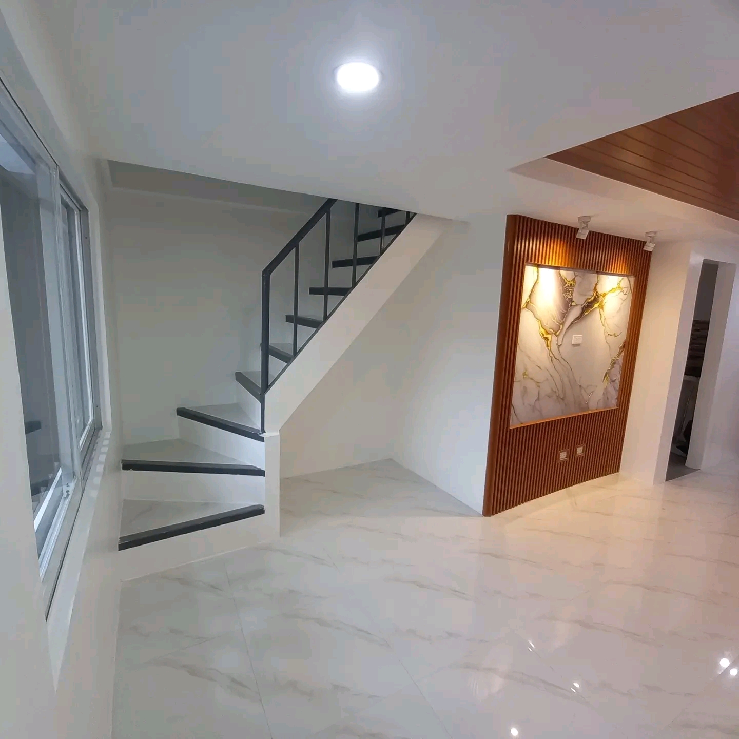 NEWLY RENOVATED TOWNHOUSE IN La BIENVINIDA SUBD FOR SALE
