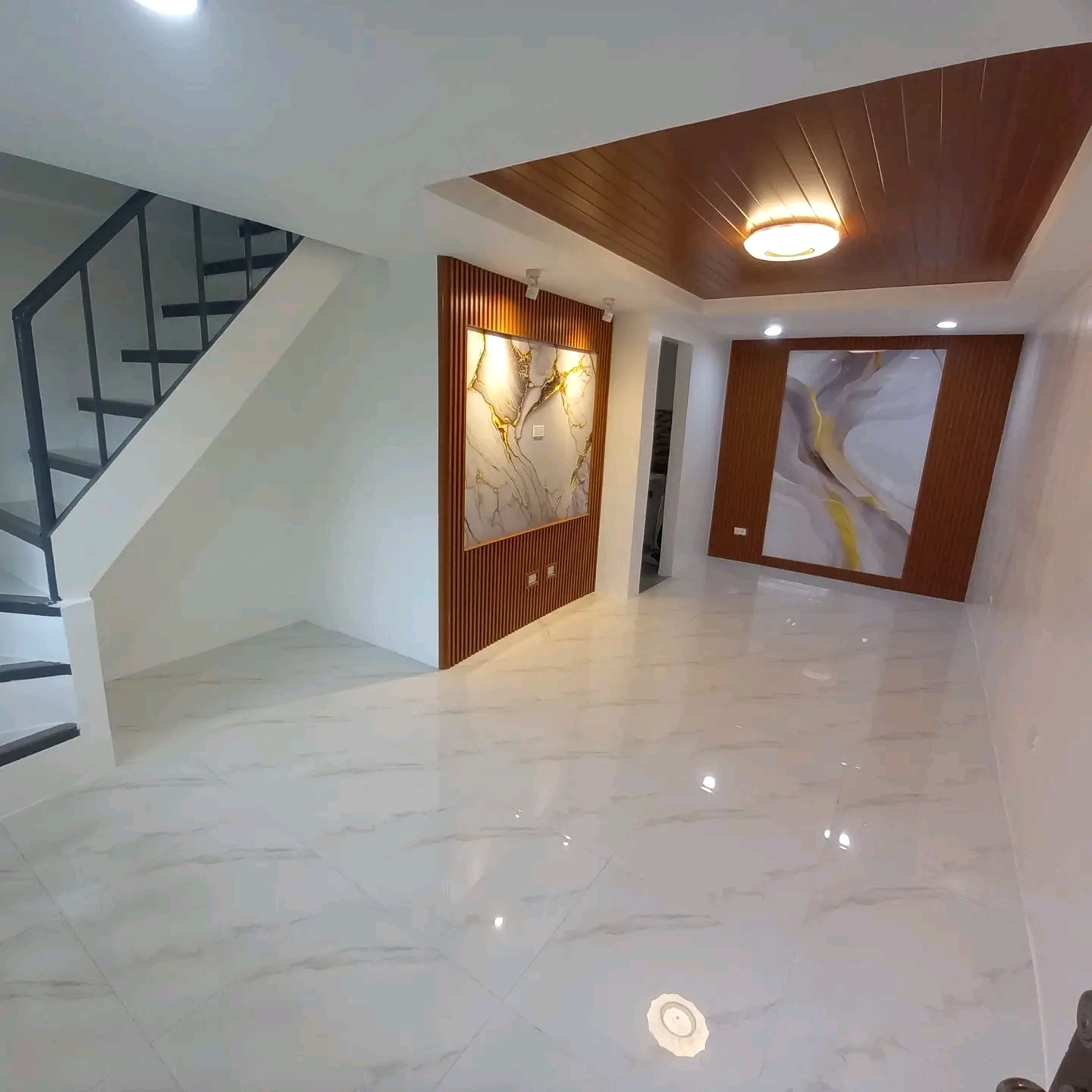 NEWLY RENOVATED TOWNHOUSE IN La BIENVINIDA SUBD FOR SALE