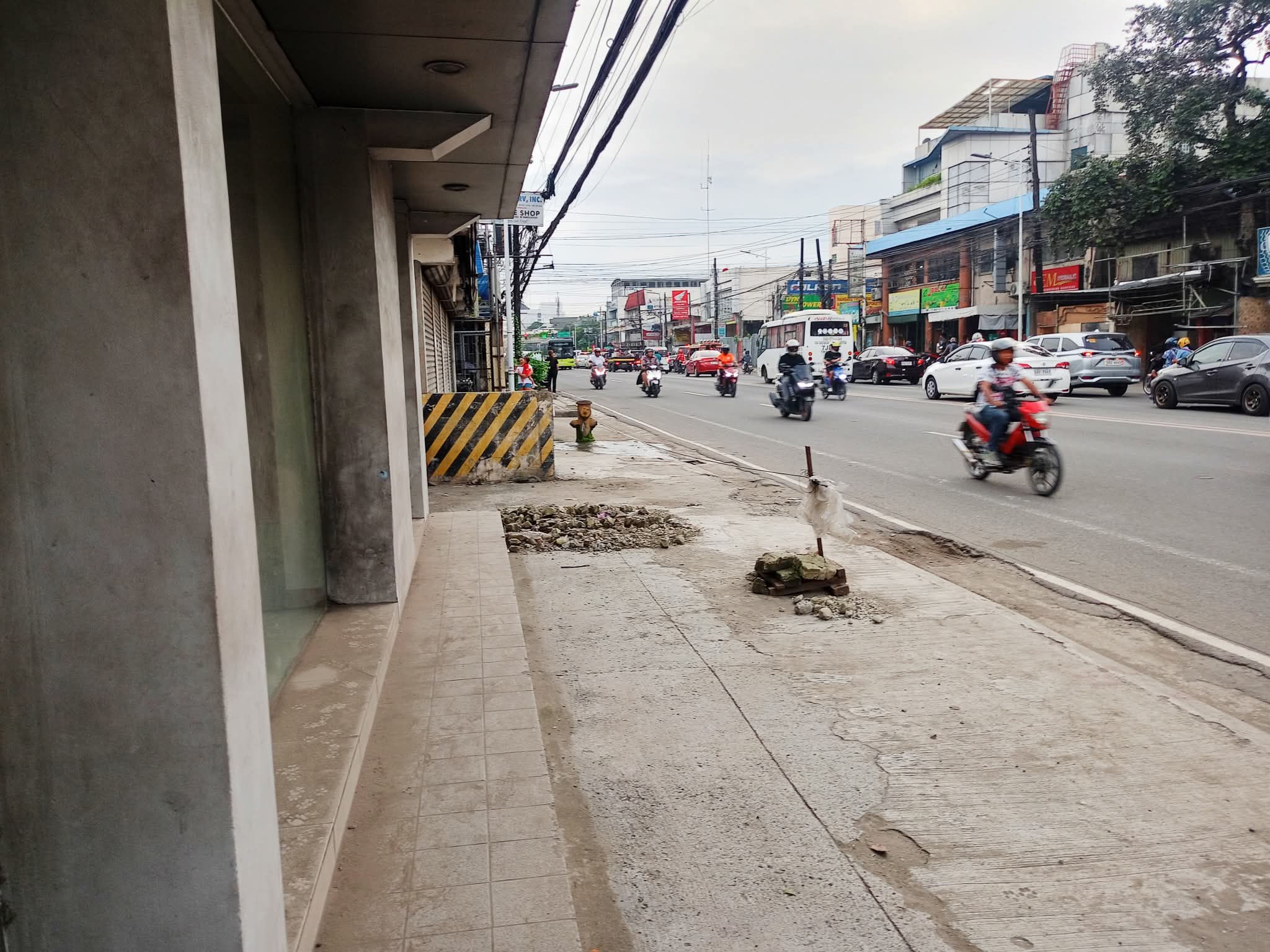 NEWLY RENOVATED TOWNHOUSE IN La BIENVINIDA SUBD FOR SALE