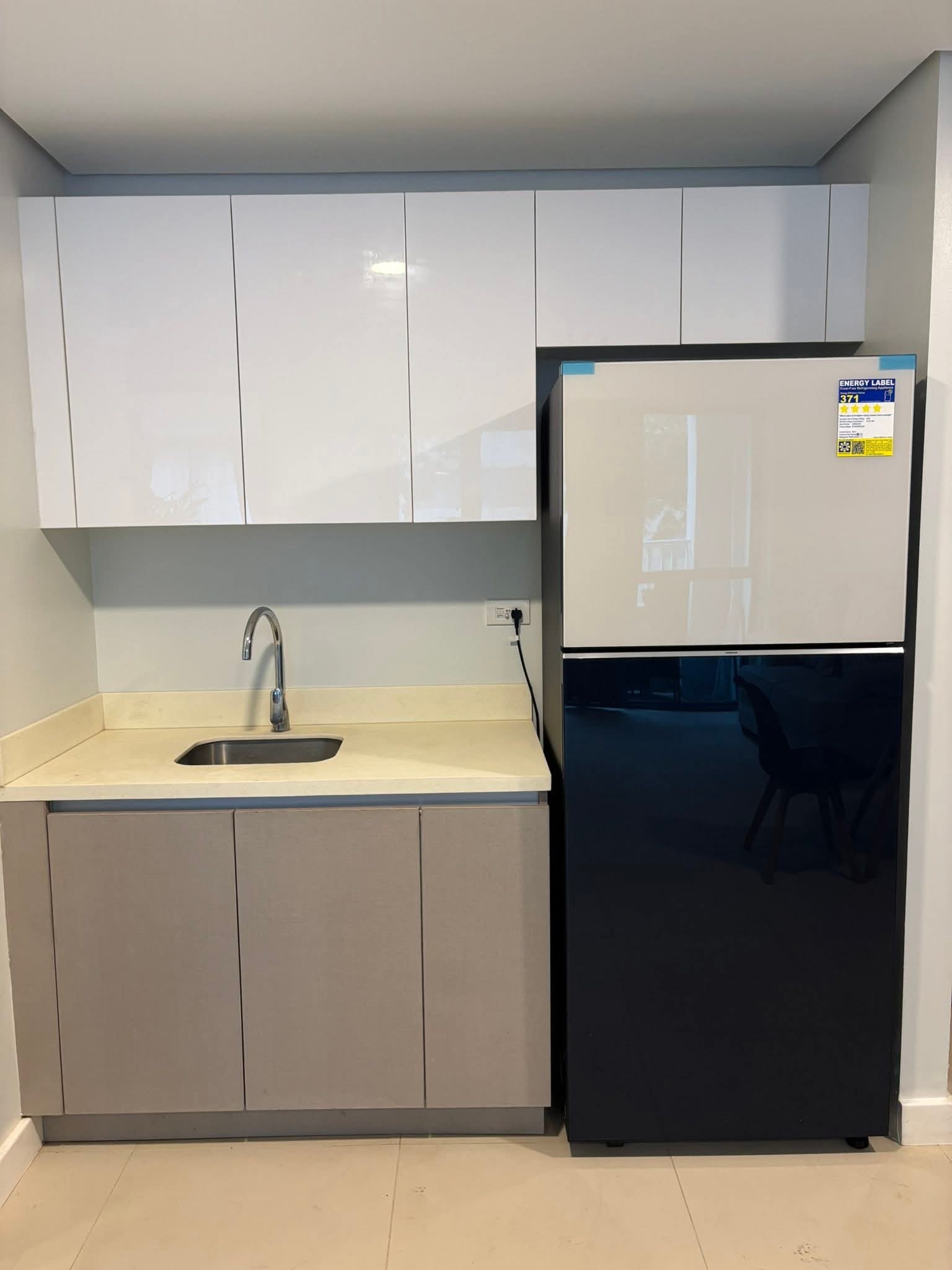 FOR RENT 1BR UNIT WITH BALCONY