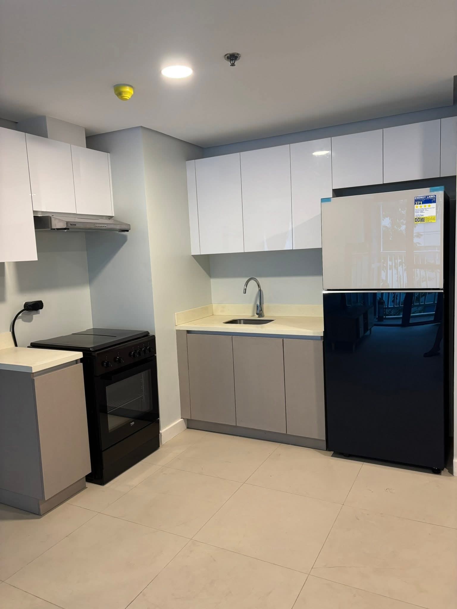 FOR RENT 1BR UNIT WITH BALCONY